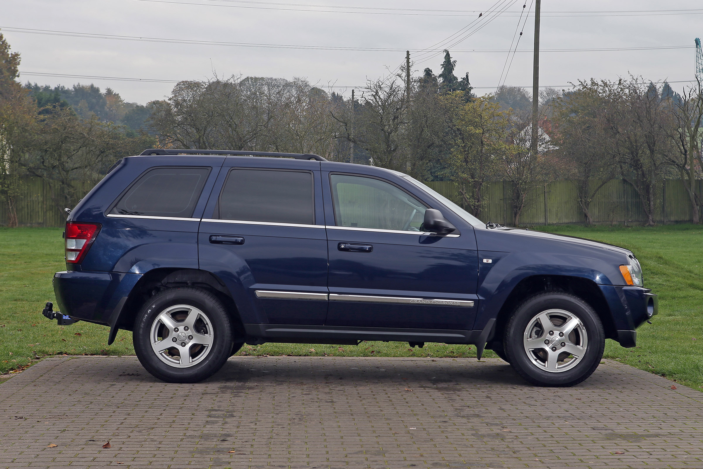 Used Jeep Grand Cherokee - side