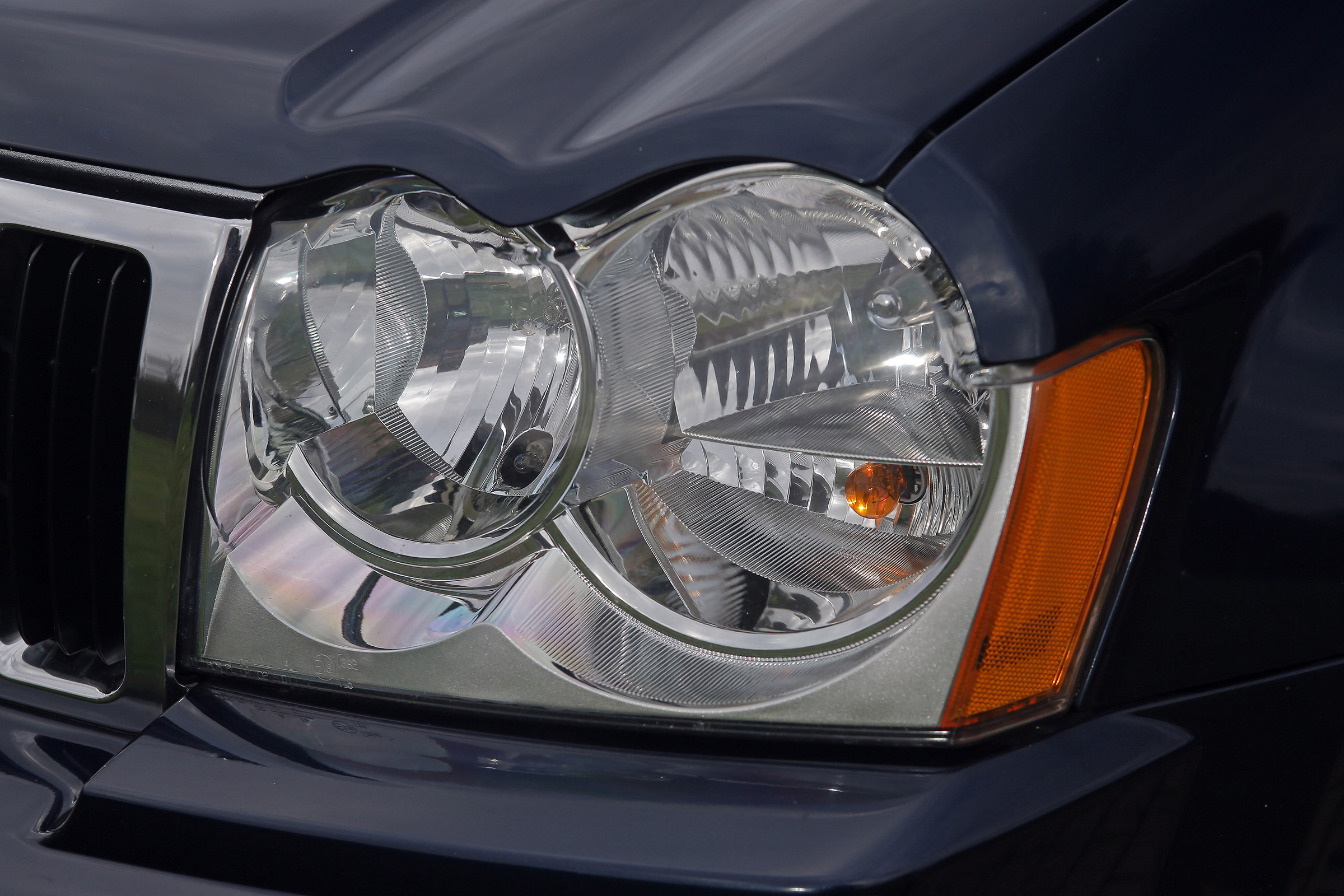 Used Jeep Grand Cherokee - front light