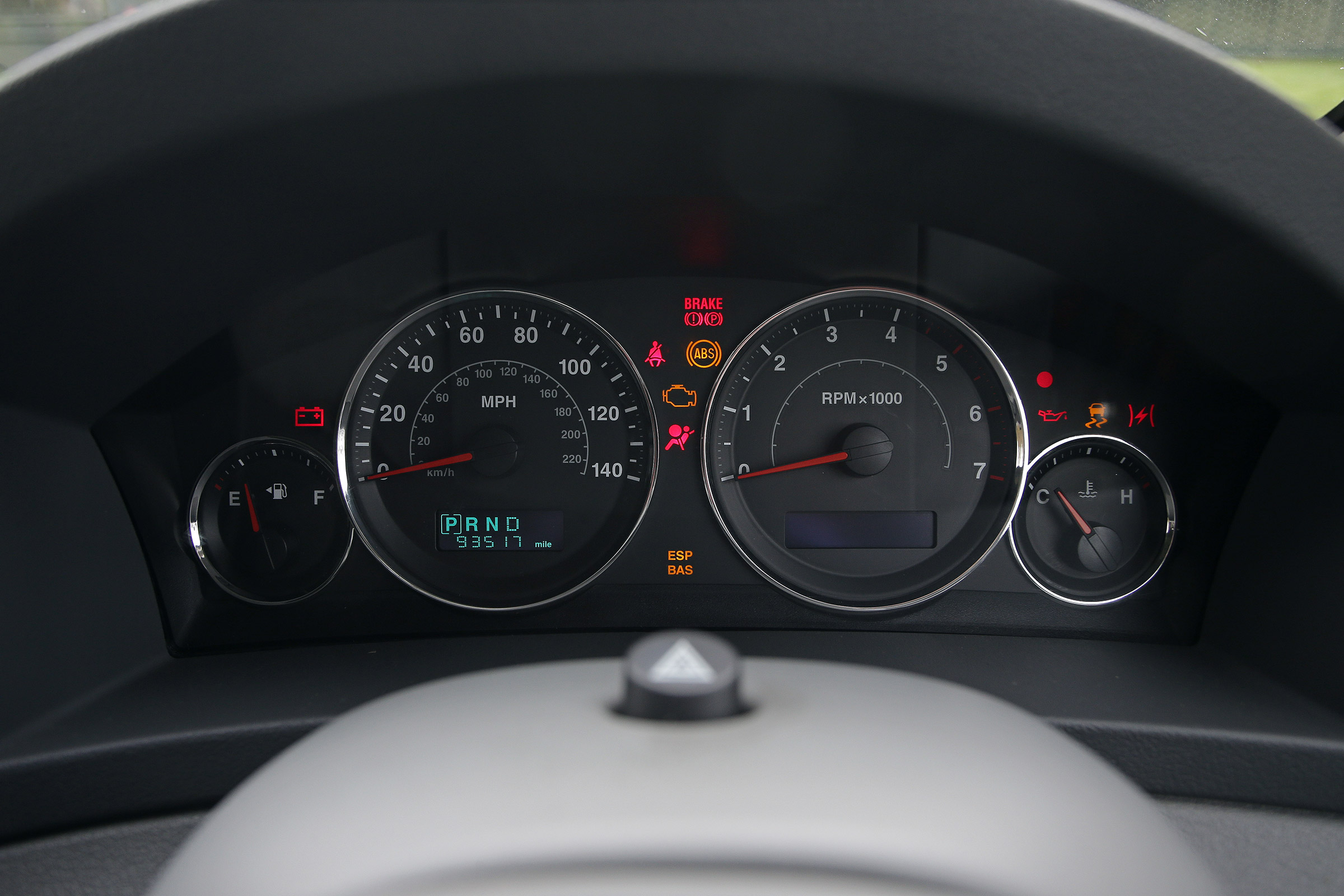 Used Jeep Grand Cherokee - dials