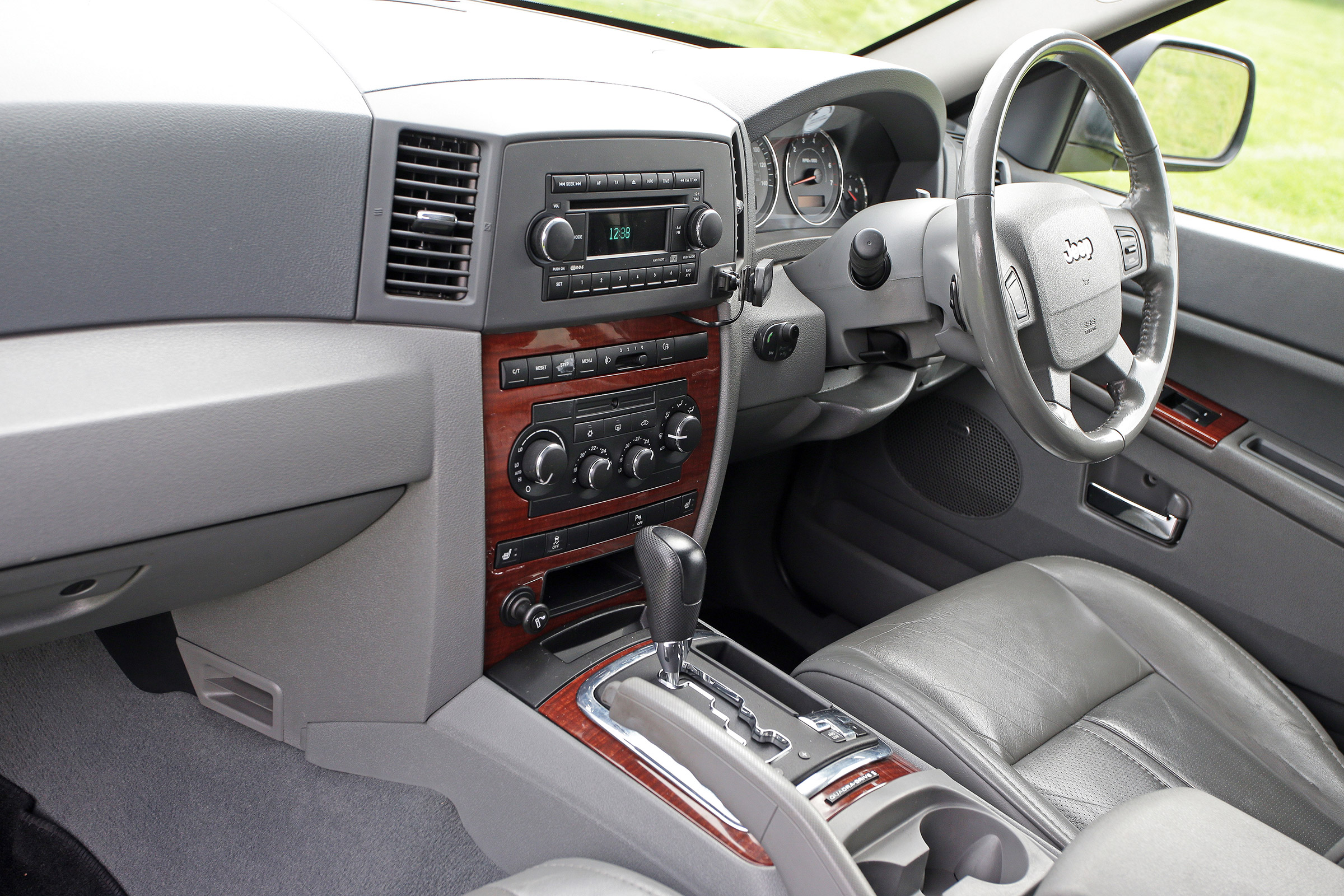 Used Jeep Grand Cherokee - cabin