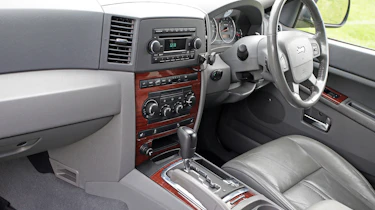 Used Jeep Grand Cherokee - cabin