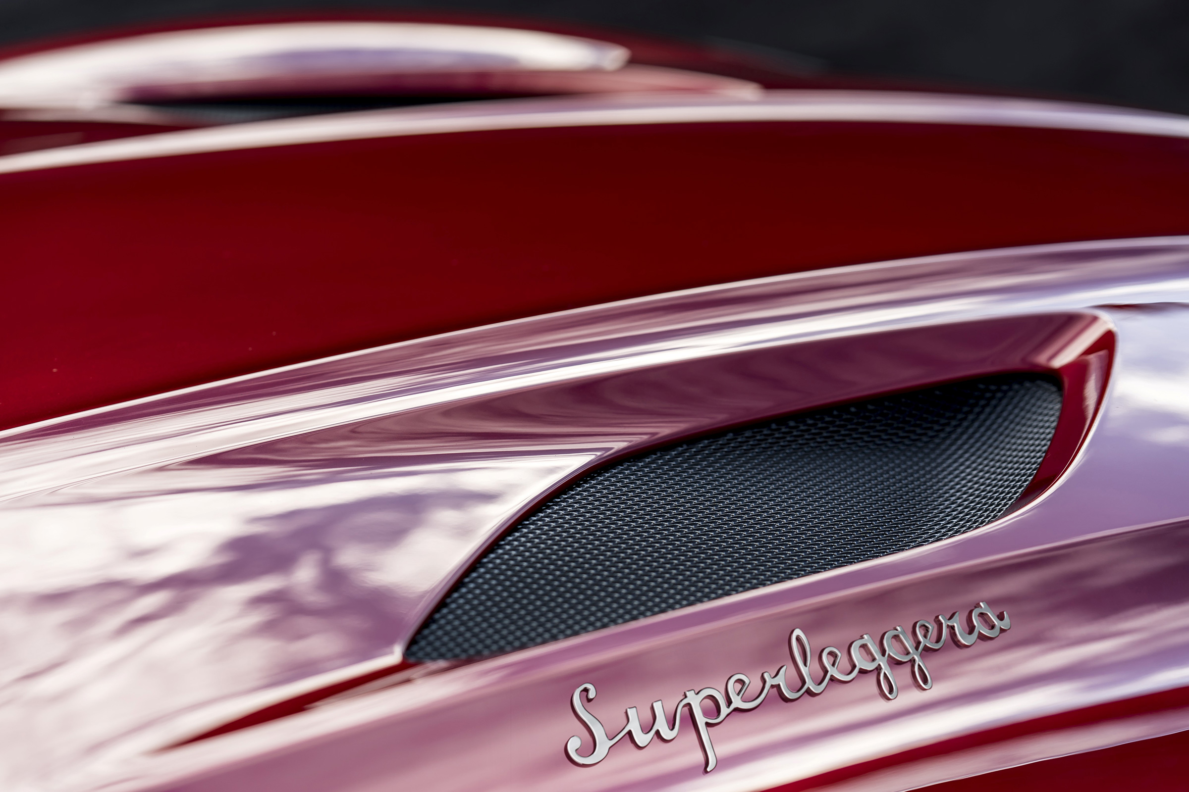 Aston Martin DBS Superleggera - teaser