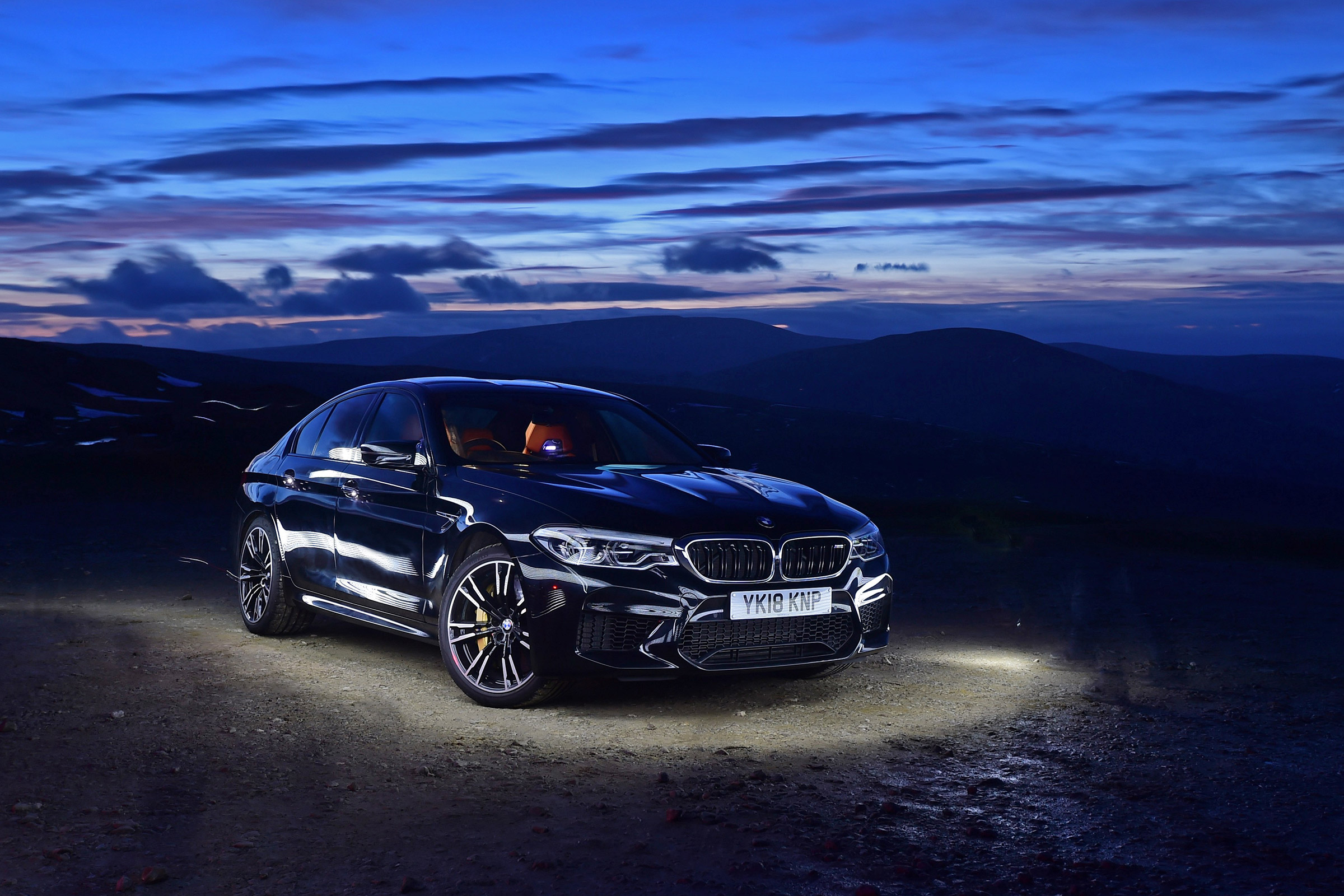 BMW M5 - dusk
