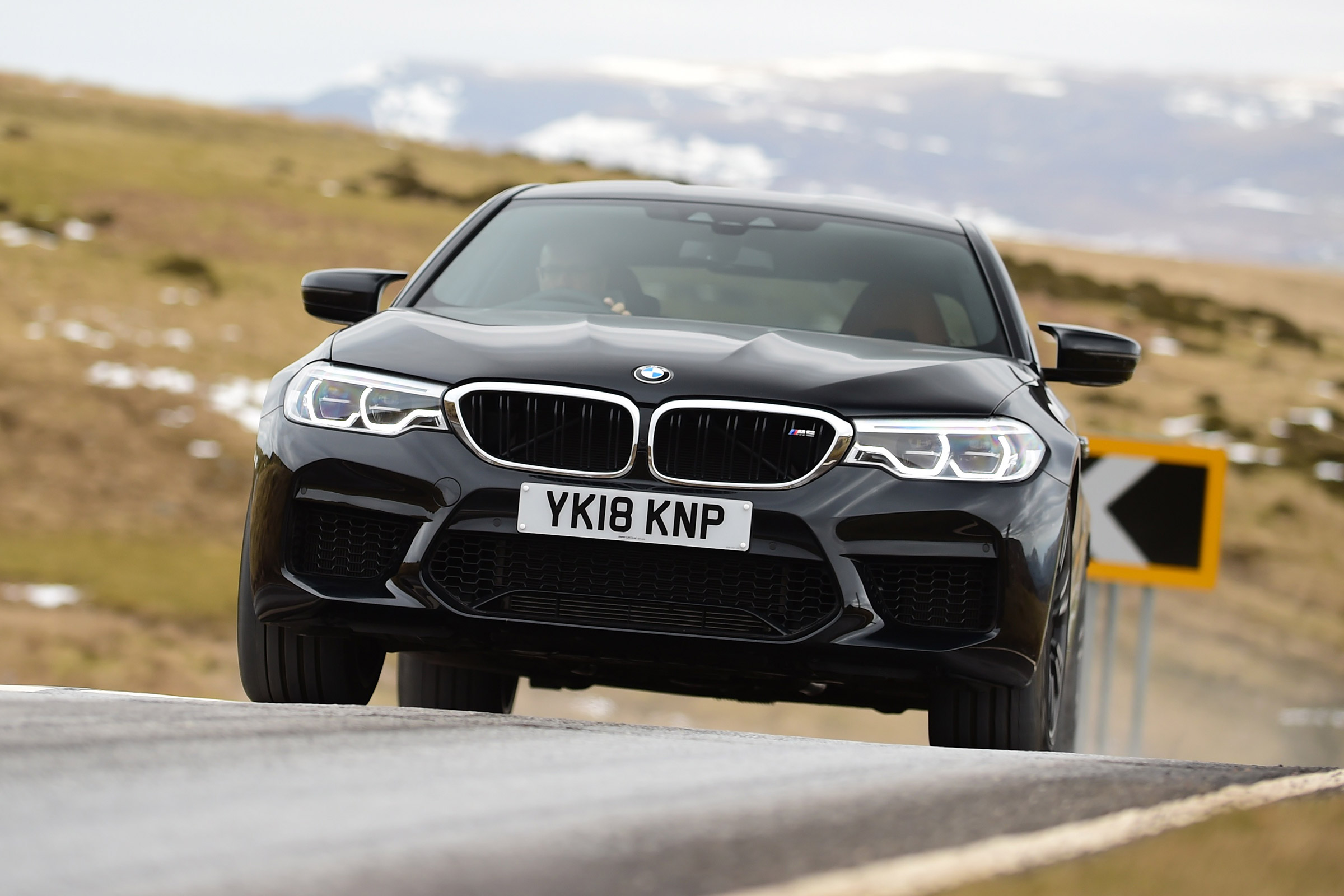 BMW M5 - front action