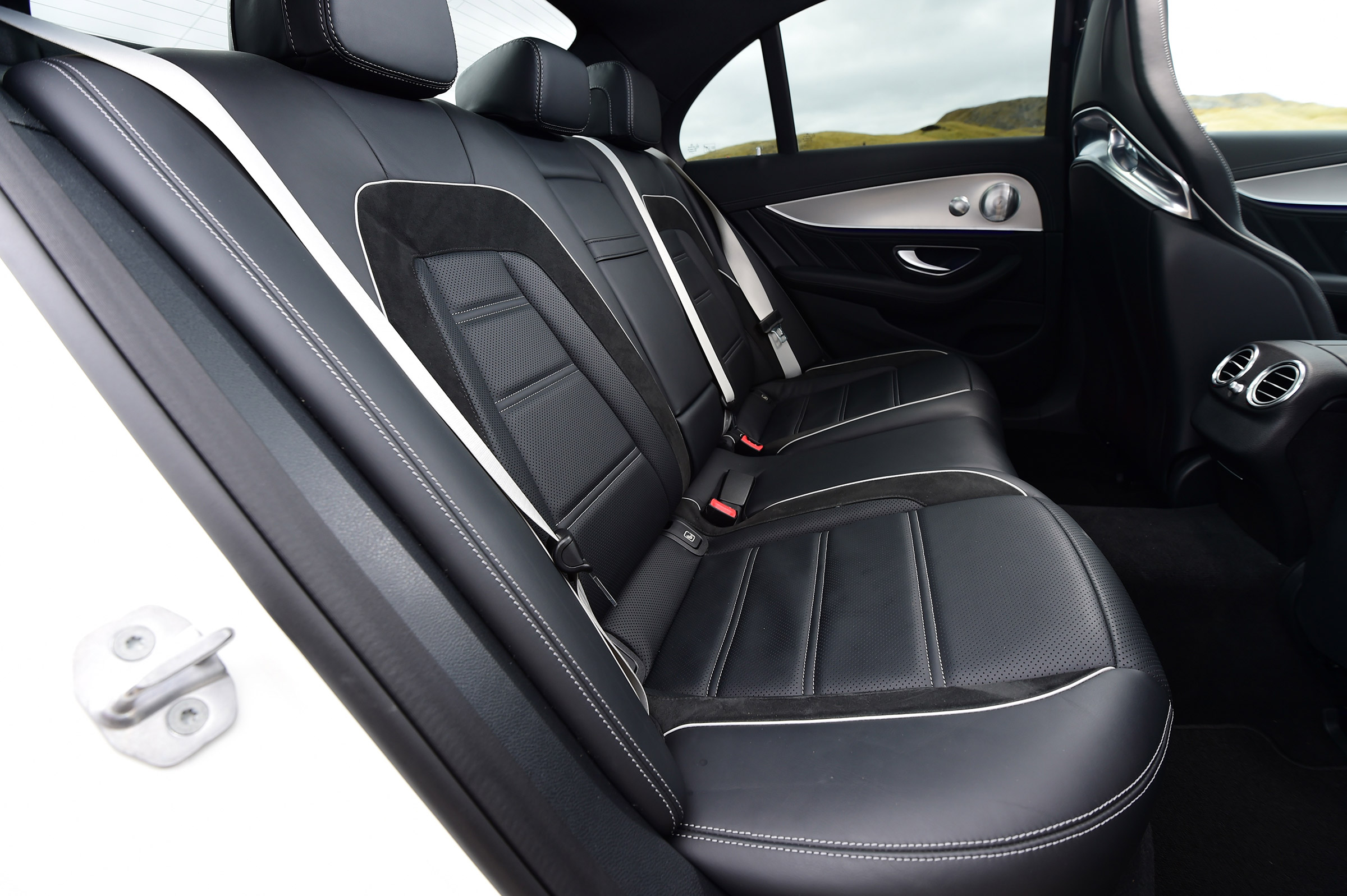 Mercedes-AMG E 63 S - rear seats