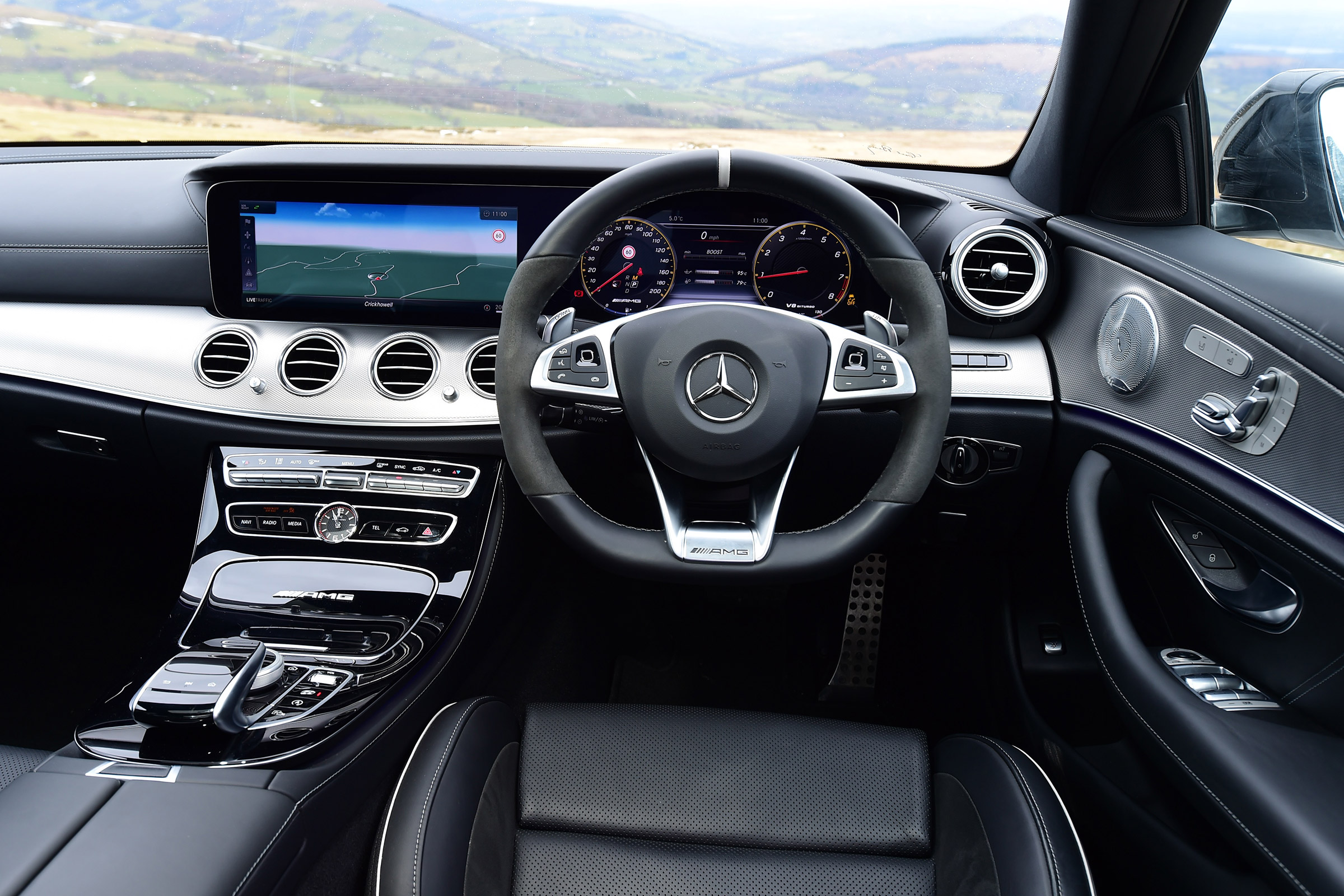 Mercedes-AMG E 63 S - dash