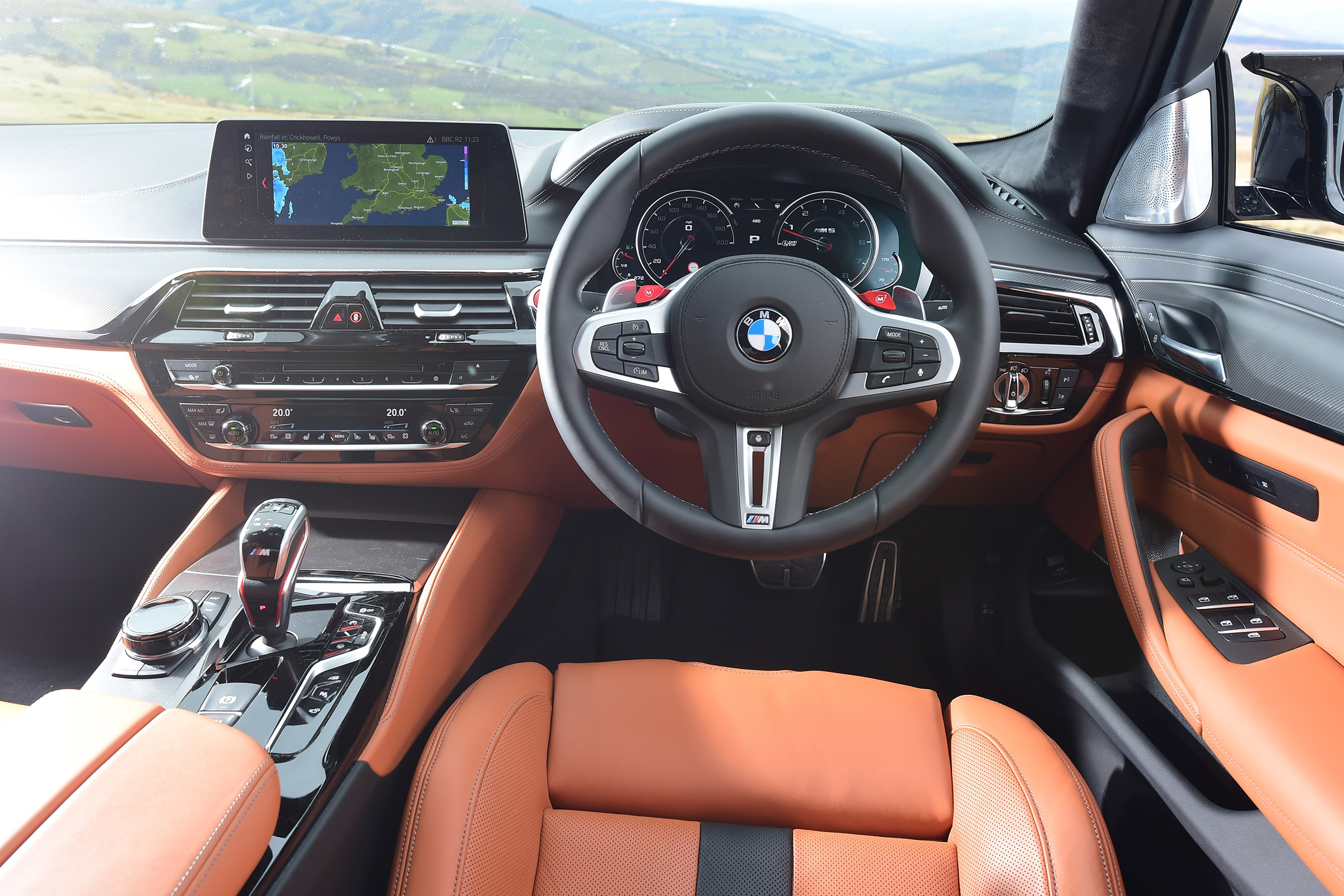 BMW M5 - dash