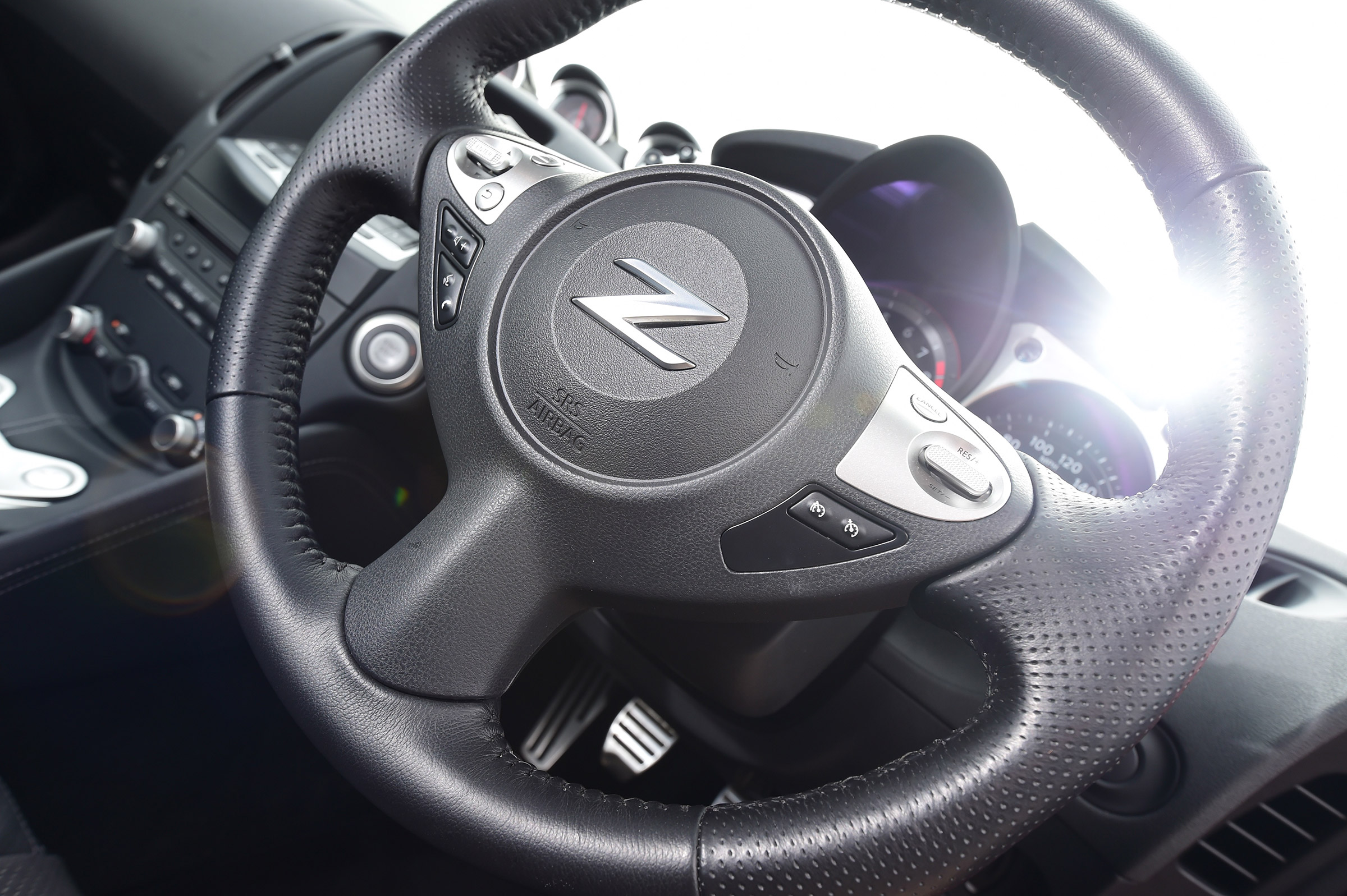 Nissan 370Z - steering wheel