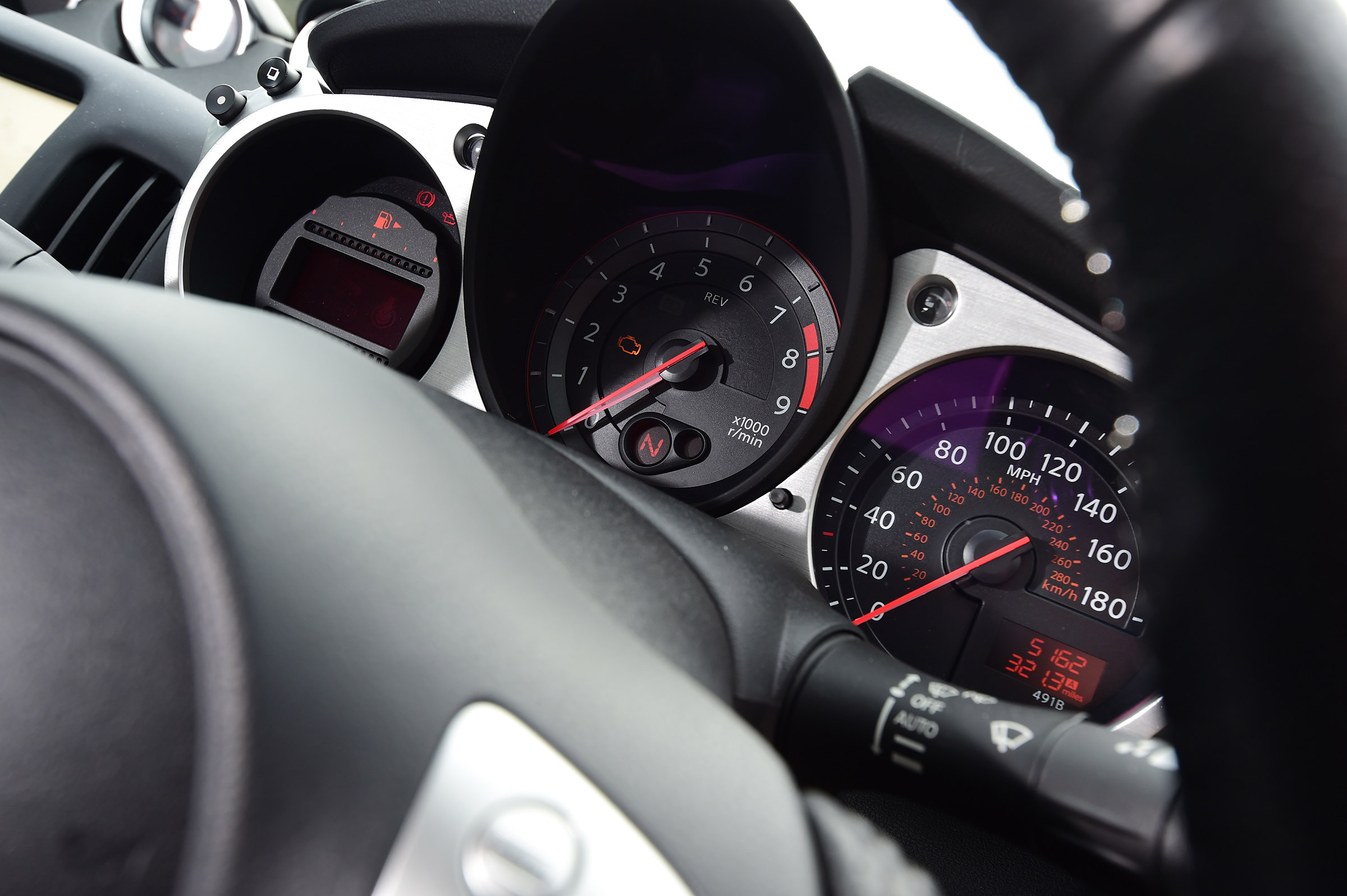 Nissan 370Z - dials