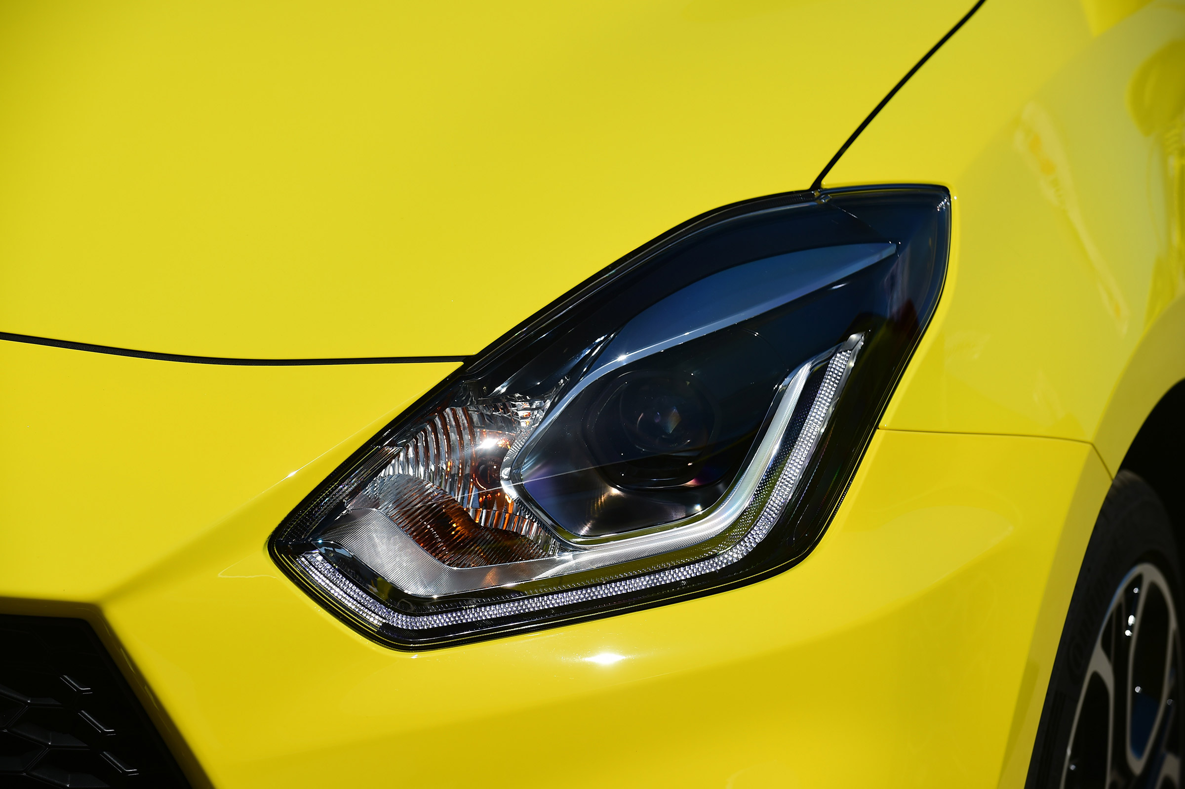 Suzuki Swift Sport - front light