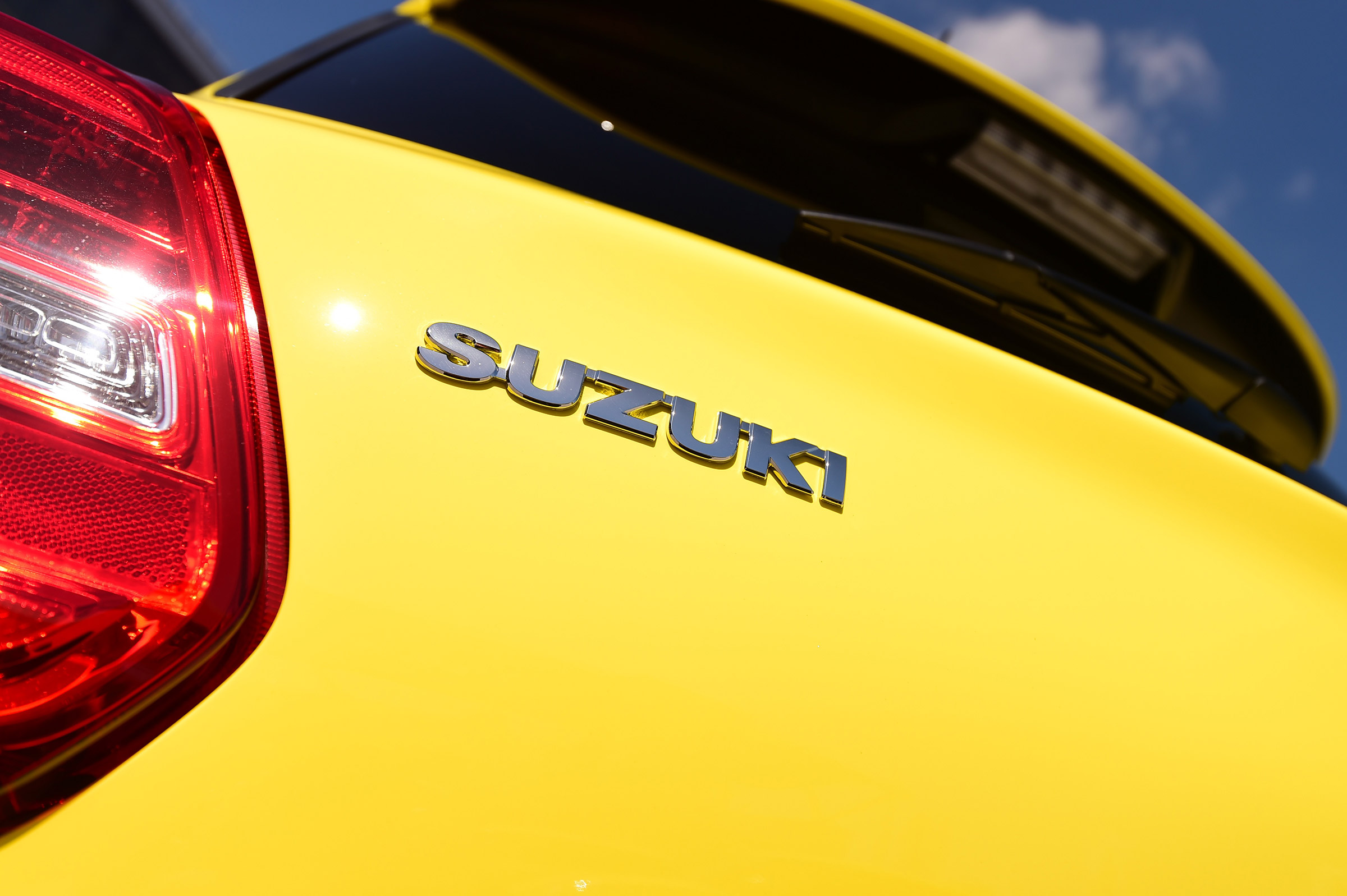 Suzuki Swift Sport - Suzuki badge