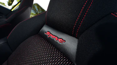 Suzuki Swift Sport - seat detail