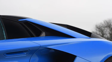Lamborghini Aventador S Roadster - side profile