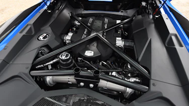 Lamborghini Aventador S Roadster - engine