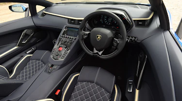 Lamborghini Aventador S Roadster - dash