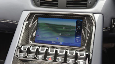 Lamborghini Aventador S Roadster - sat-nav
