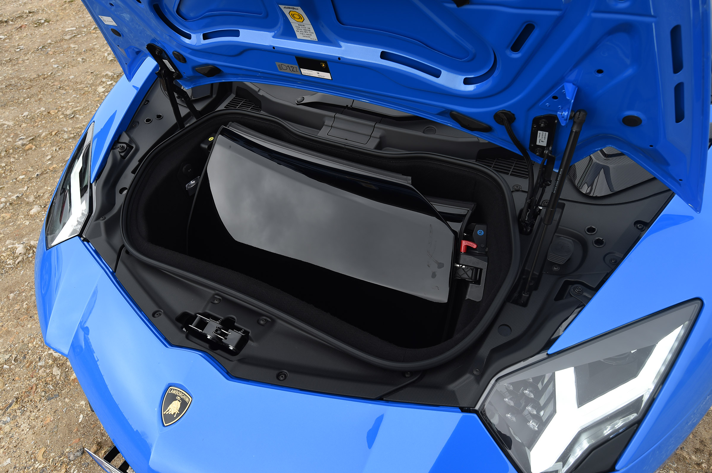 Lamborghini Aventador S Roadster - front boot