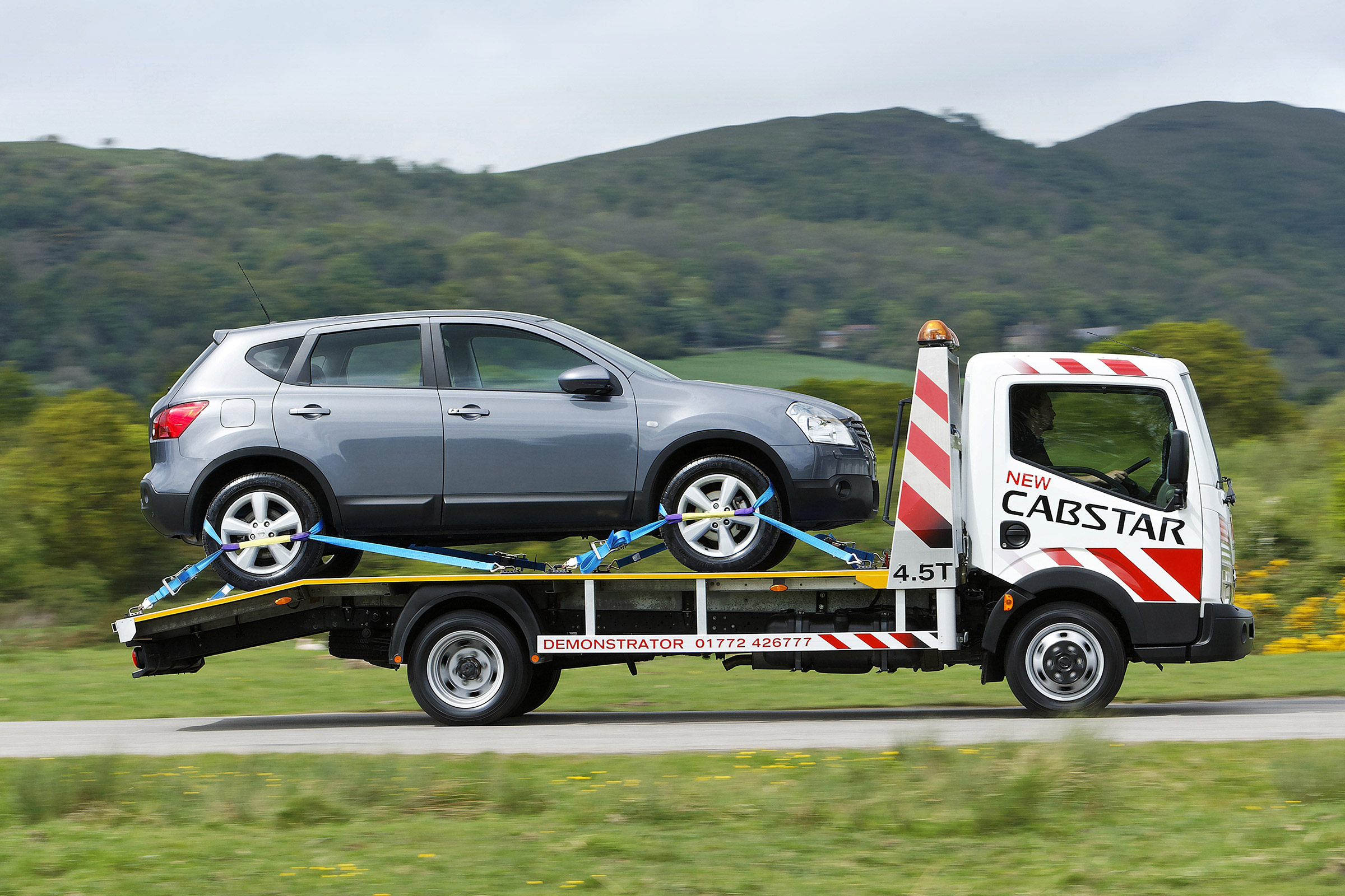 Flatbed van brokendown car