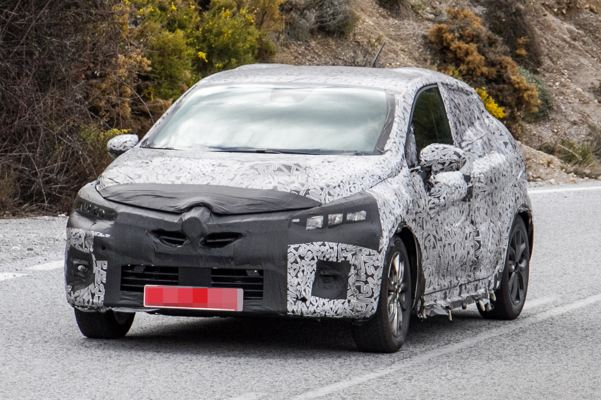 2019 Renault Clio spy shot