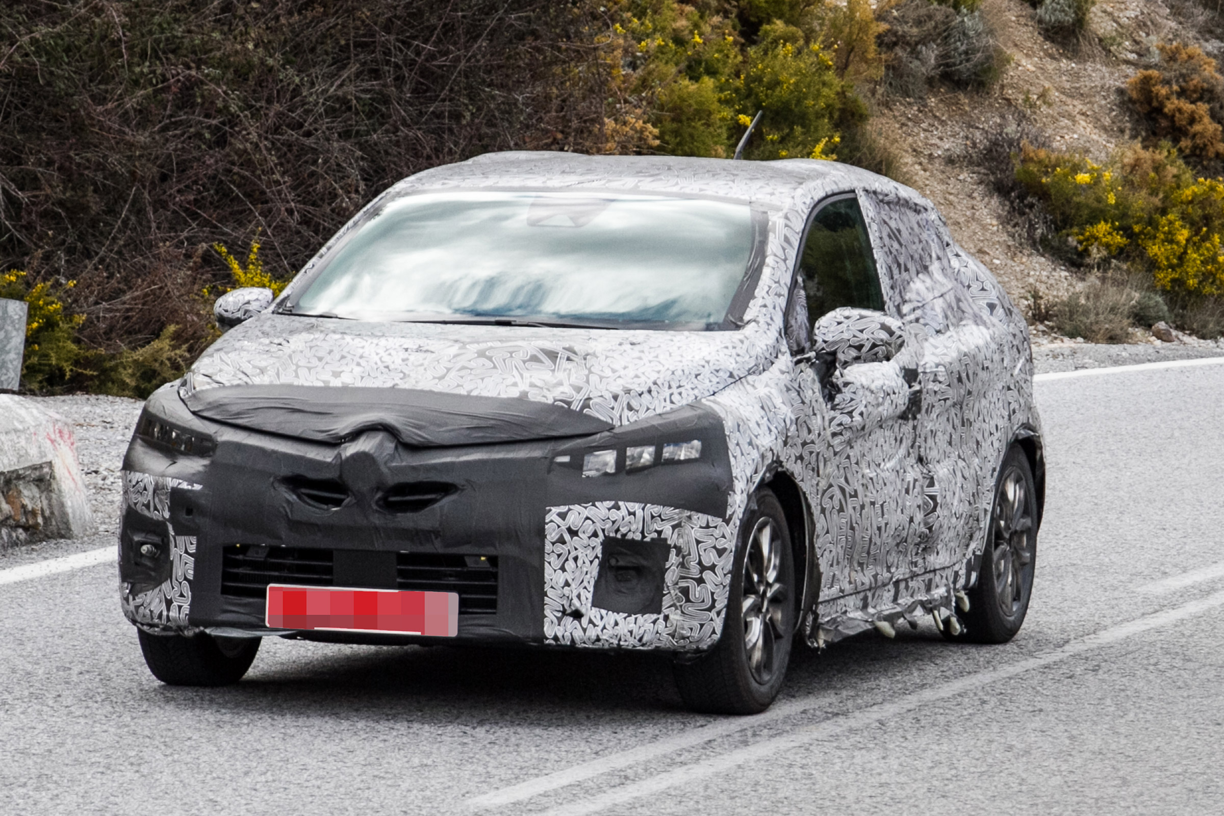 2019 Renault Clio spy shot front quarter
