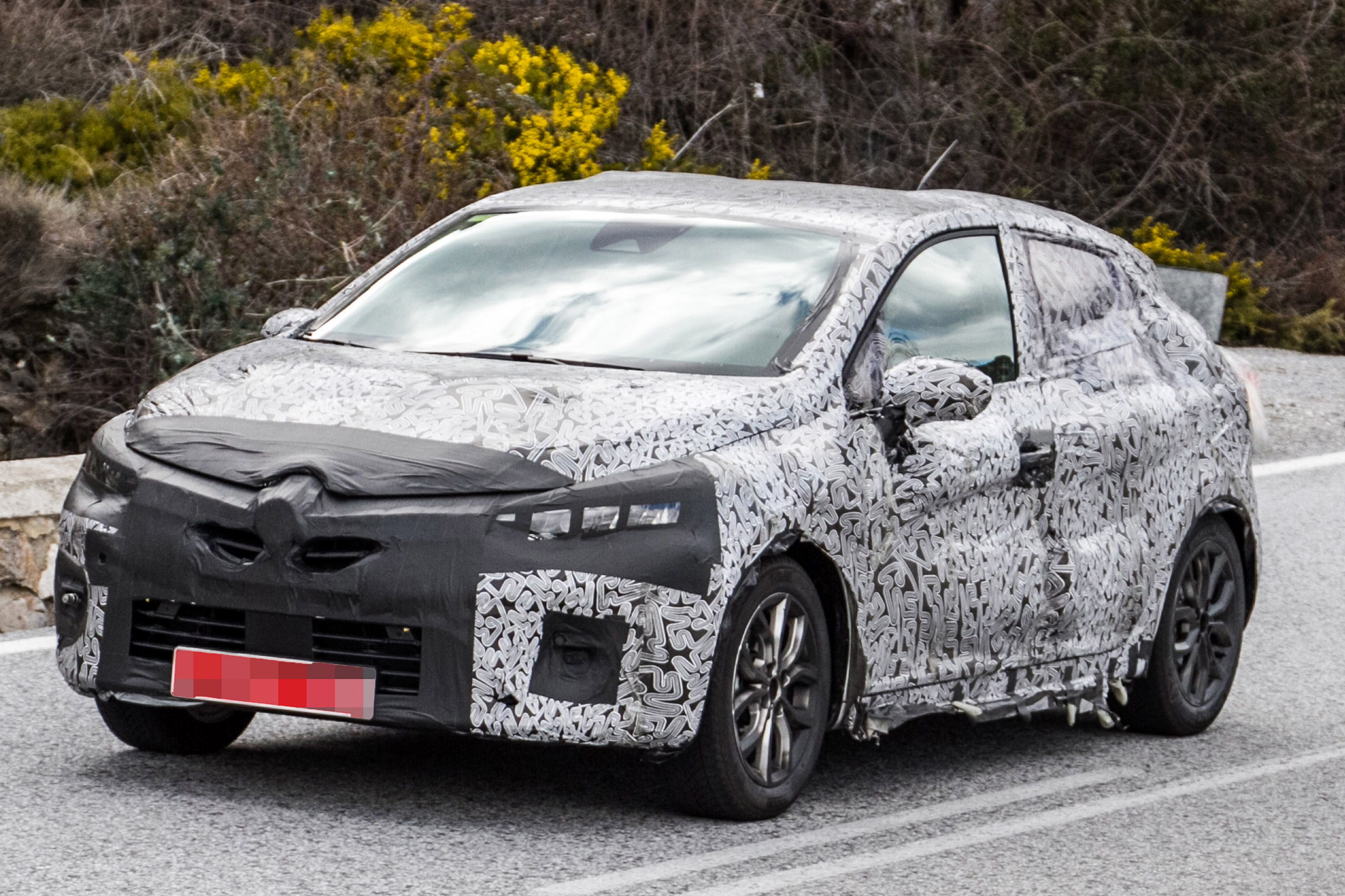 2019 Renault Clio spy shot front quarter