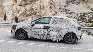 2019 Renault Clio spy shot side profile