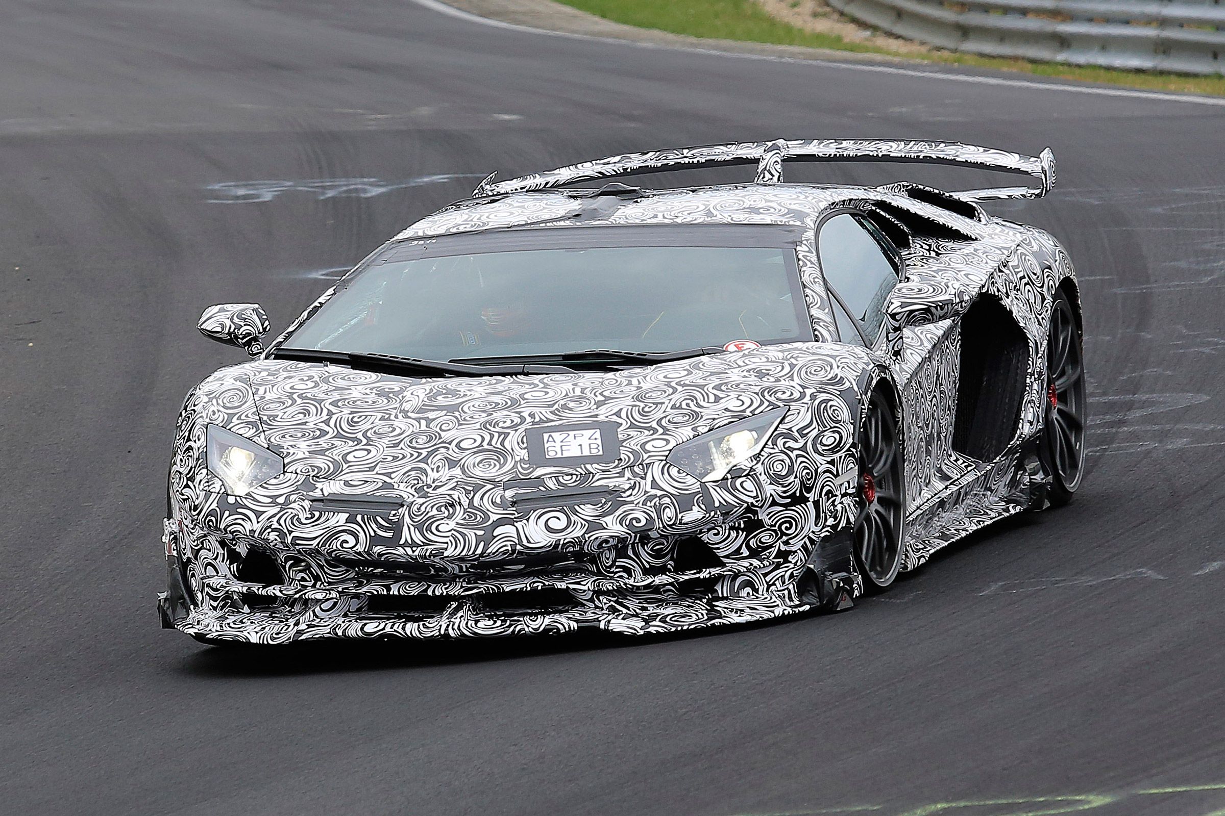 Lamborghini Aventador SVJ - spyshot front/side