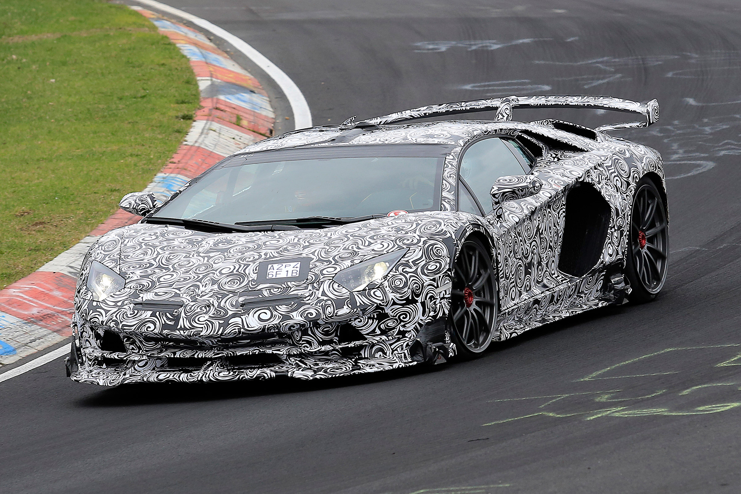 Lamborghini Aventador SVJ - spyshot front/side action