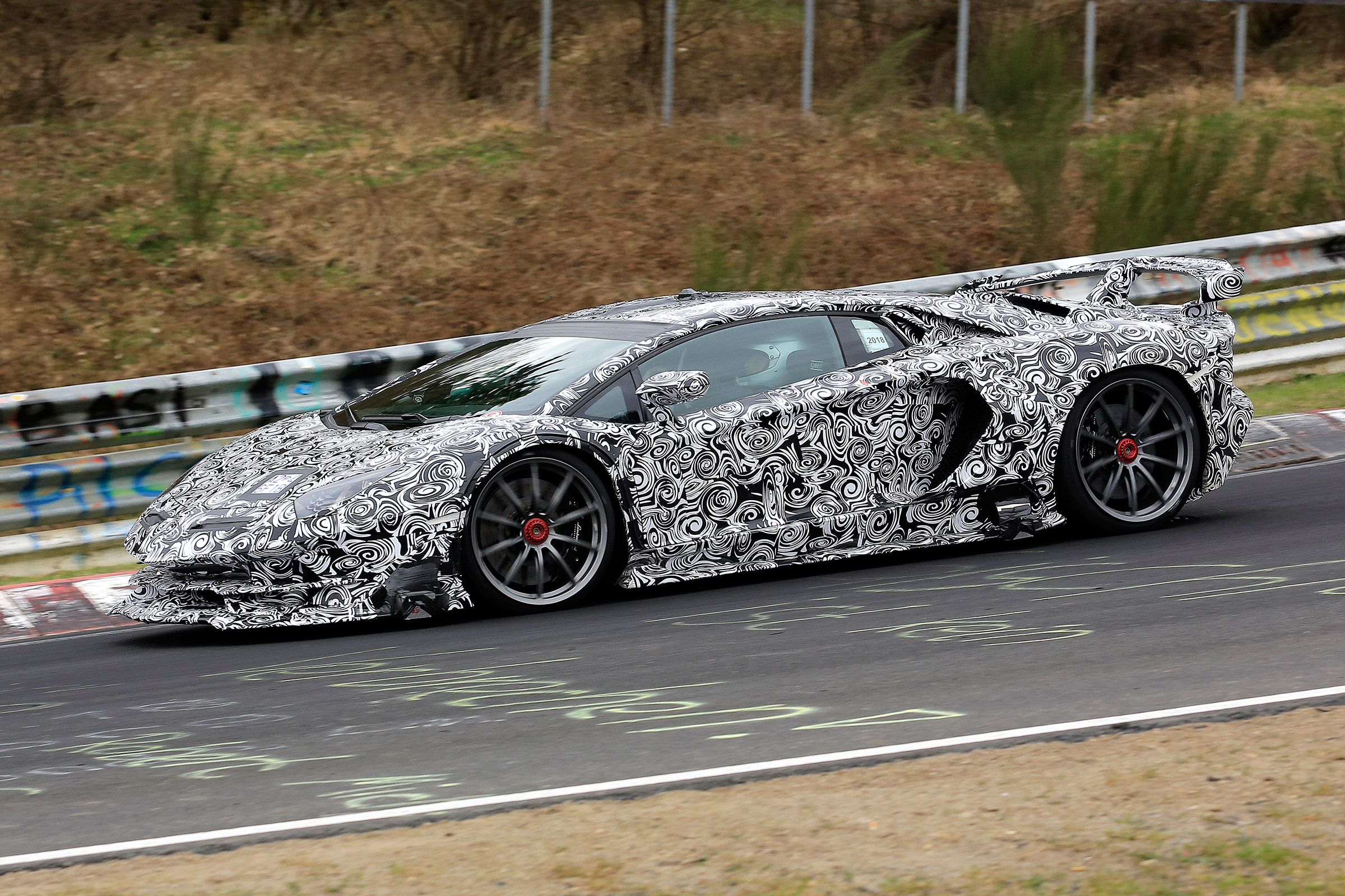 Lamborghini Aventador SVJ - spyshot side action