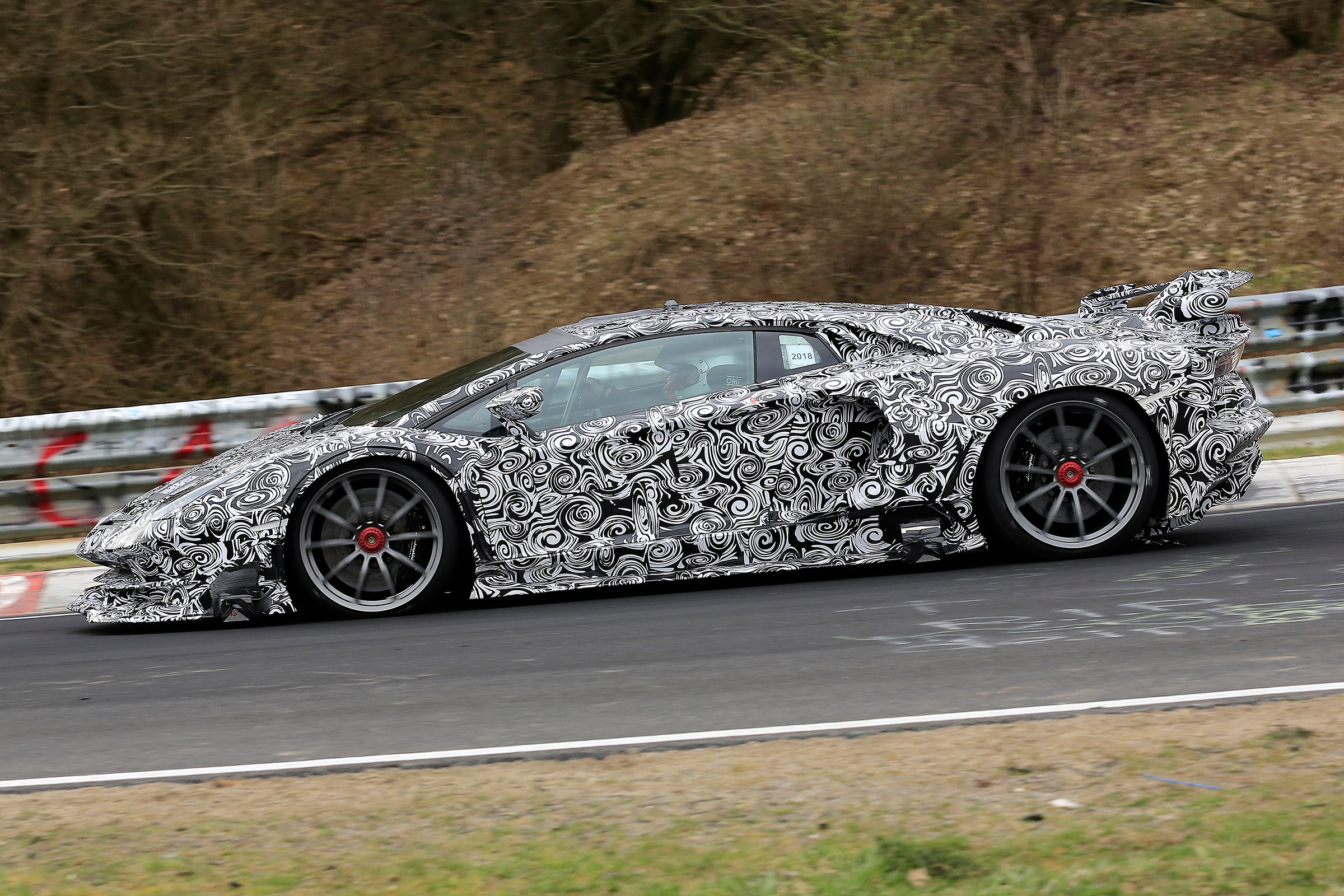 Lamborghini Aventador SVJ - spyshot full side