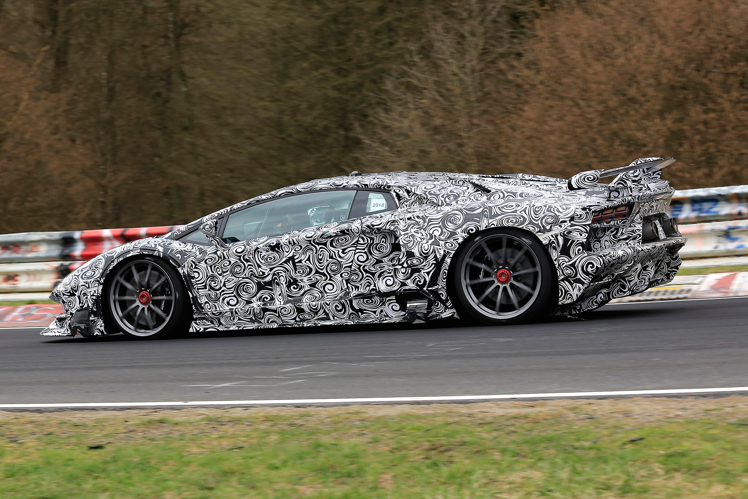 Lamborghini Aventador SVJ - spyshot side/rear
