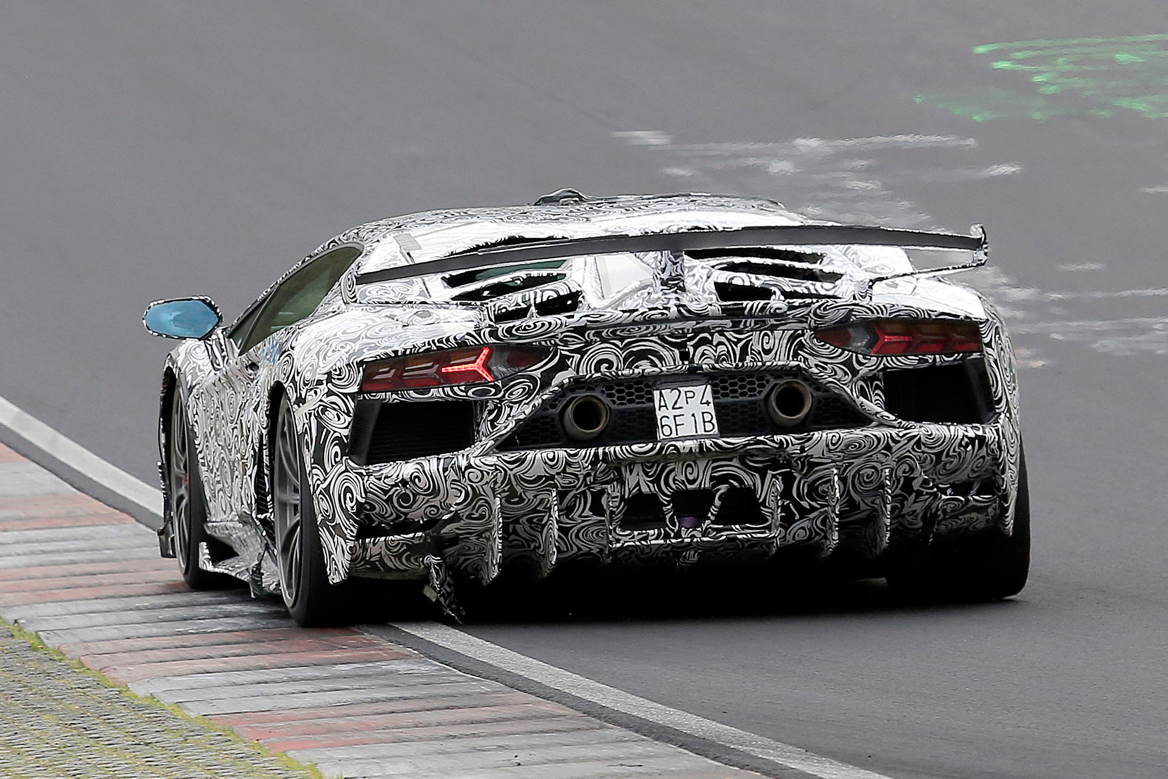 Lamborghini Aventador SVJ - spyshot full rear