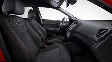 Hyundai i20 facelift - front seats