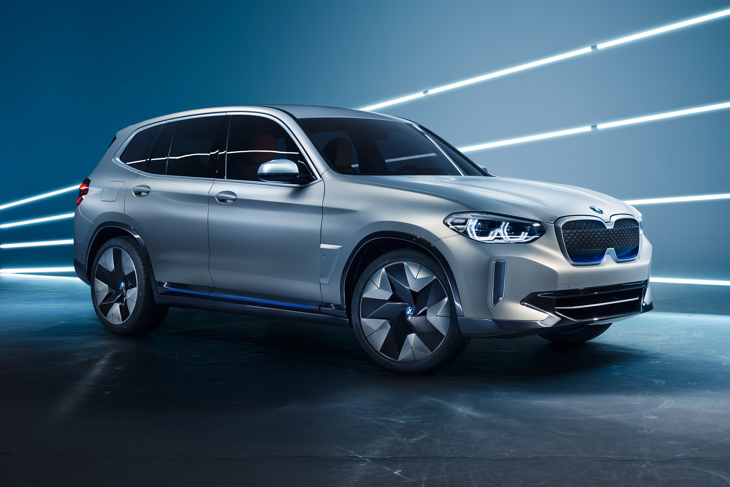 BMW iX3 - front
