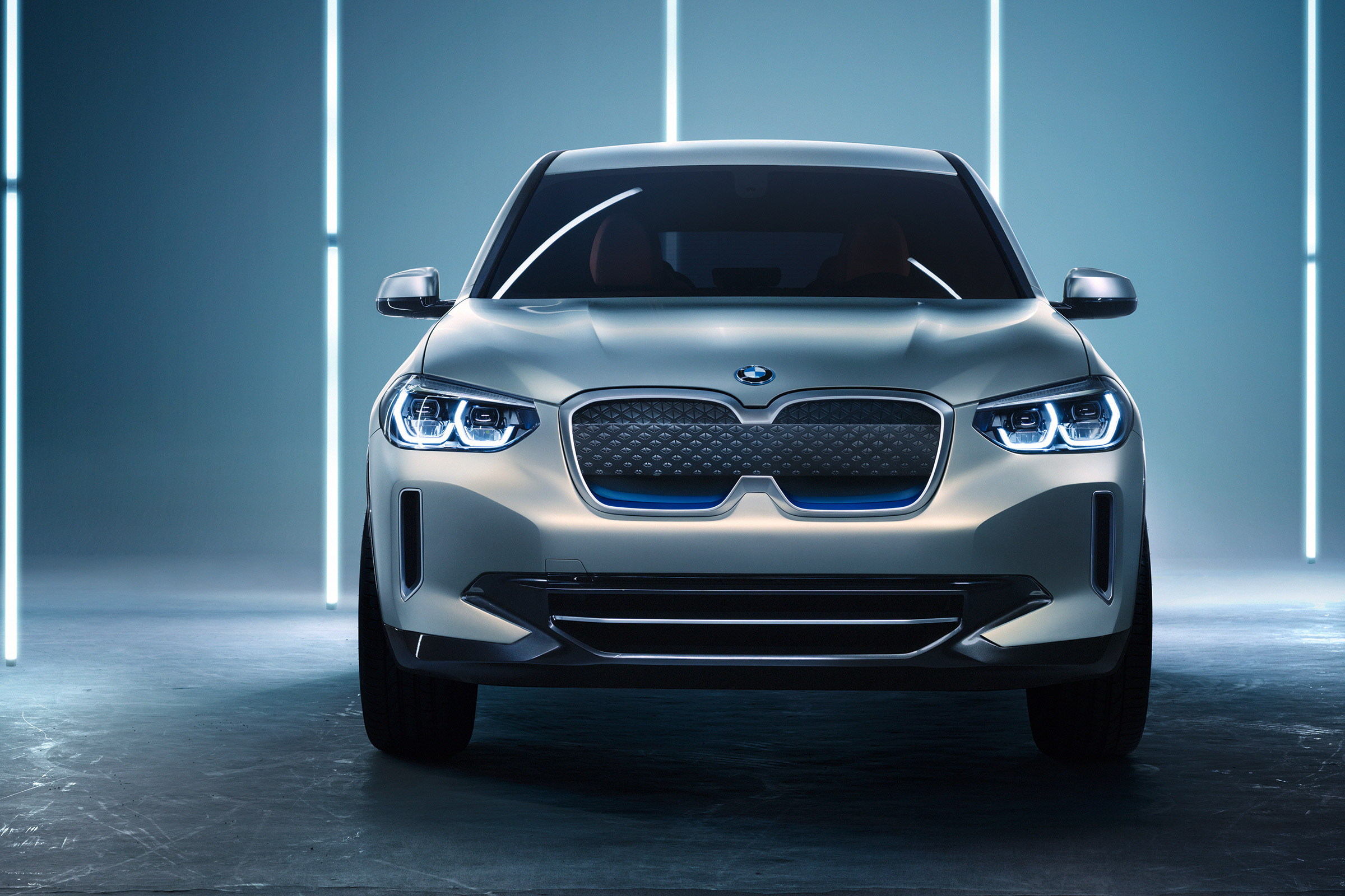 BMW iX3 - full front