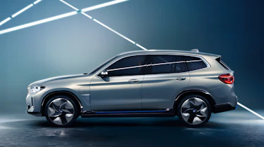 BMW iX3 - side