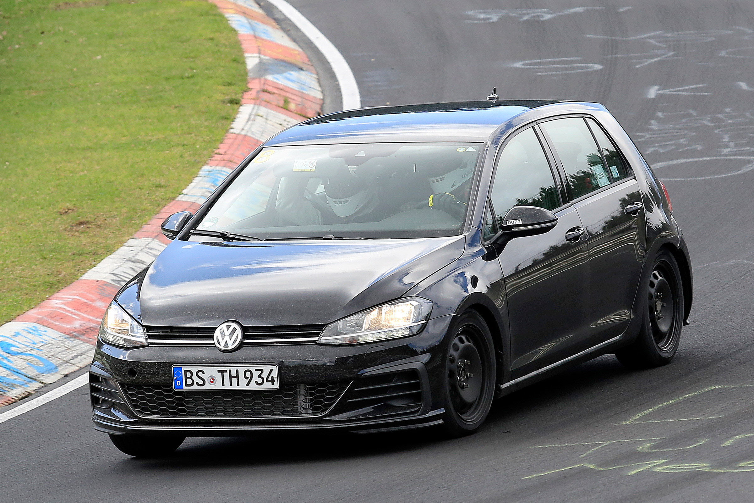 VW Golf Mk8 spies - track front 3/4
