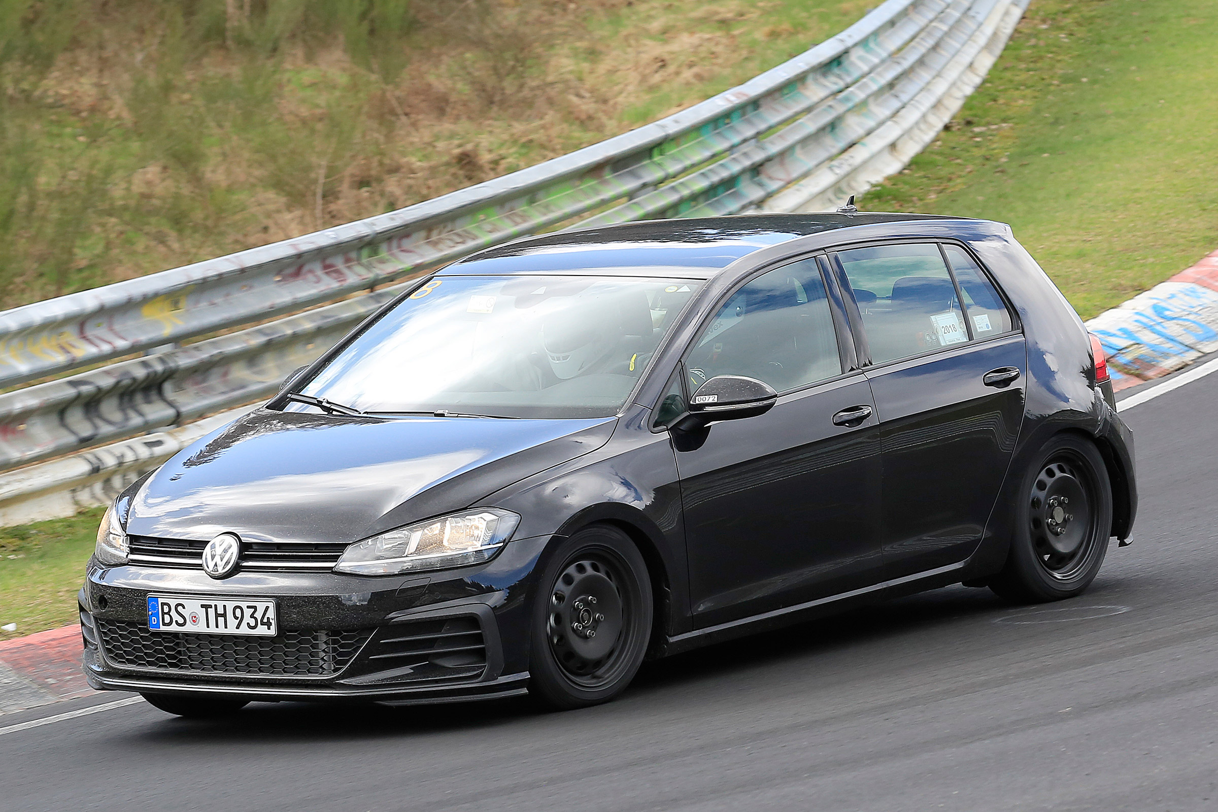 VW Golf Mk8 spies -  track front 3/4