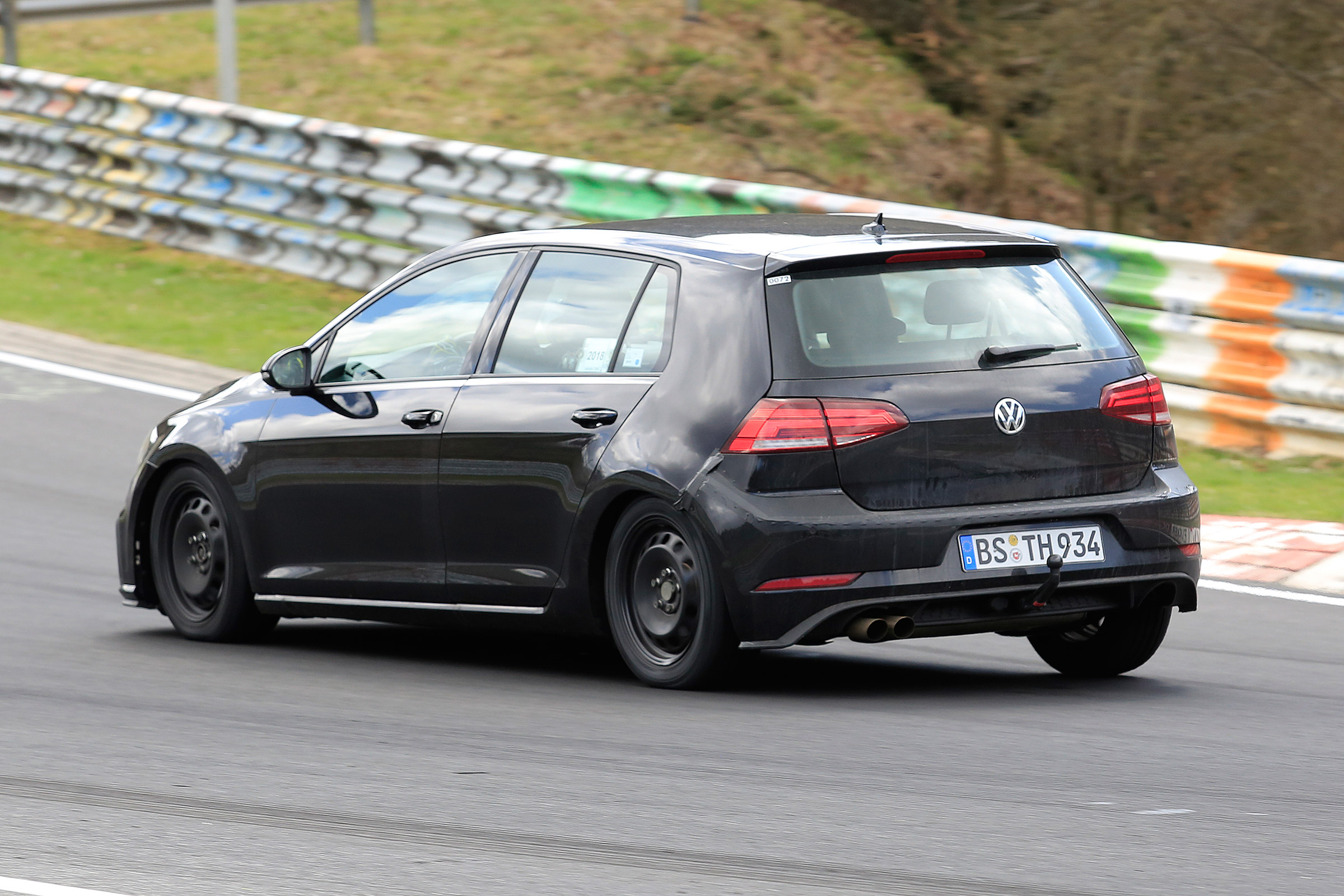 VW Golf Mk8 spies - track rear 3/4