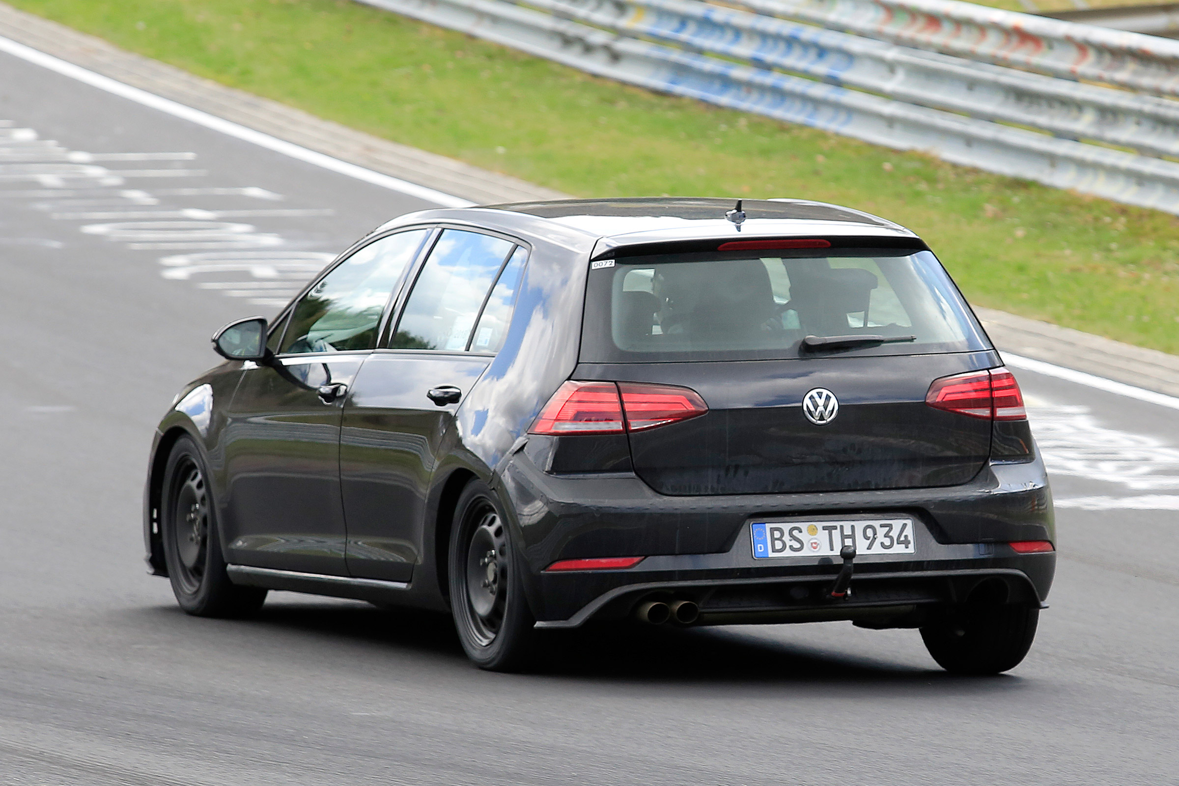VW Golf Mk8 spies - track 3/4