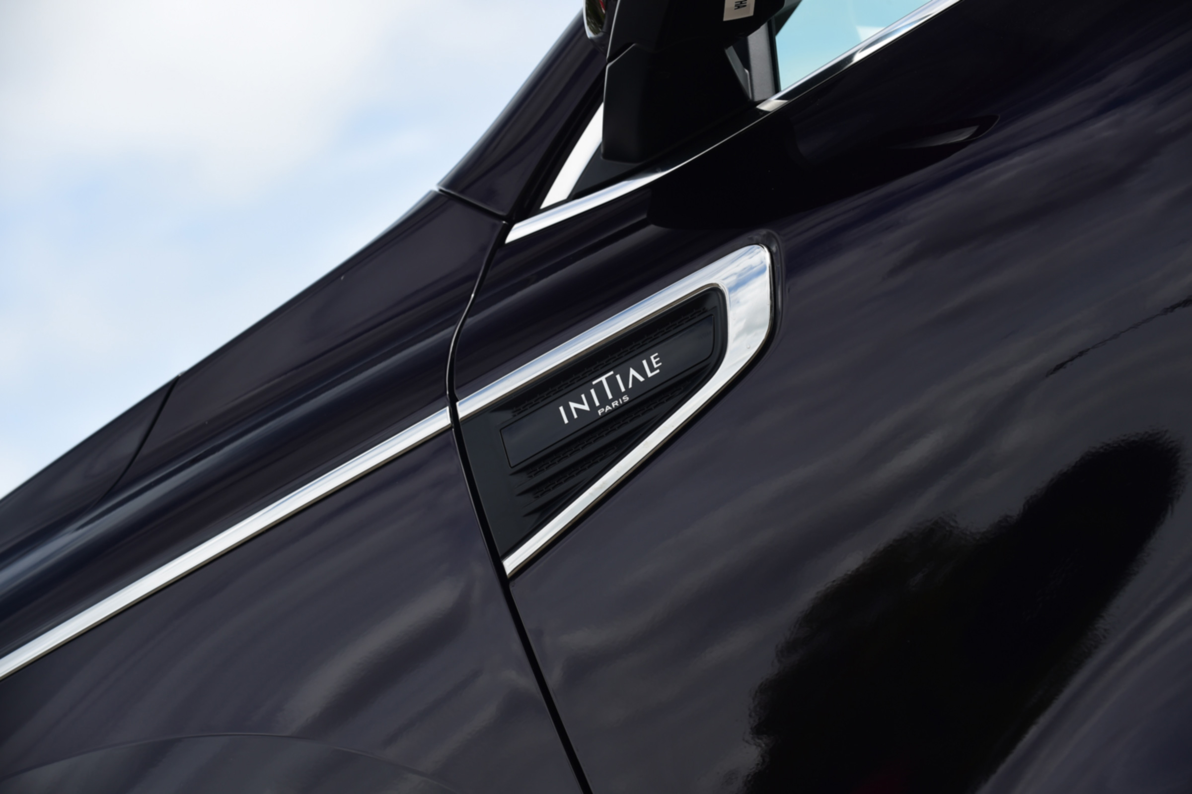 Renault Koleos Initiale Paris badge