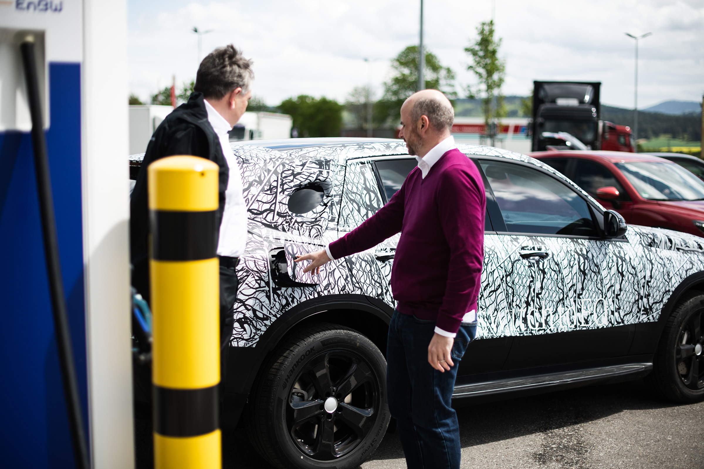 Mercedes EQ C - charging
