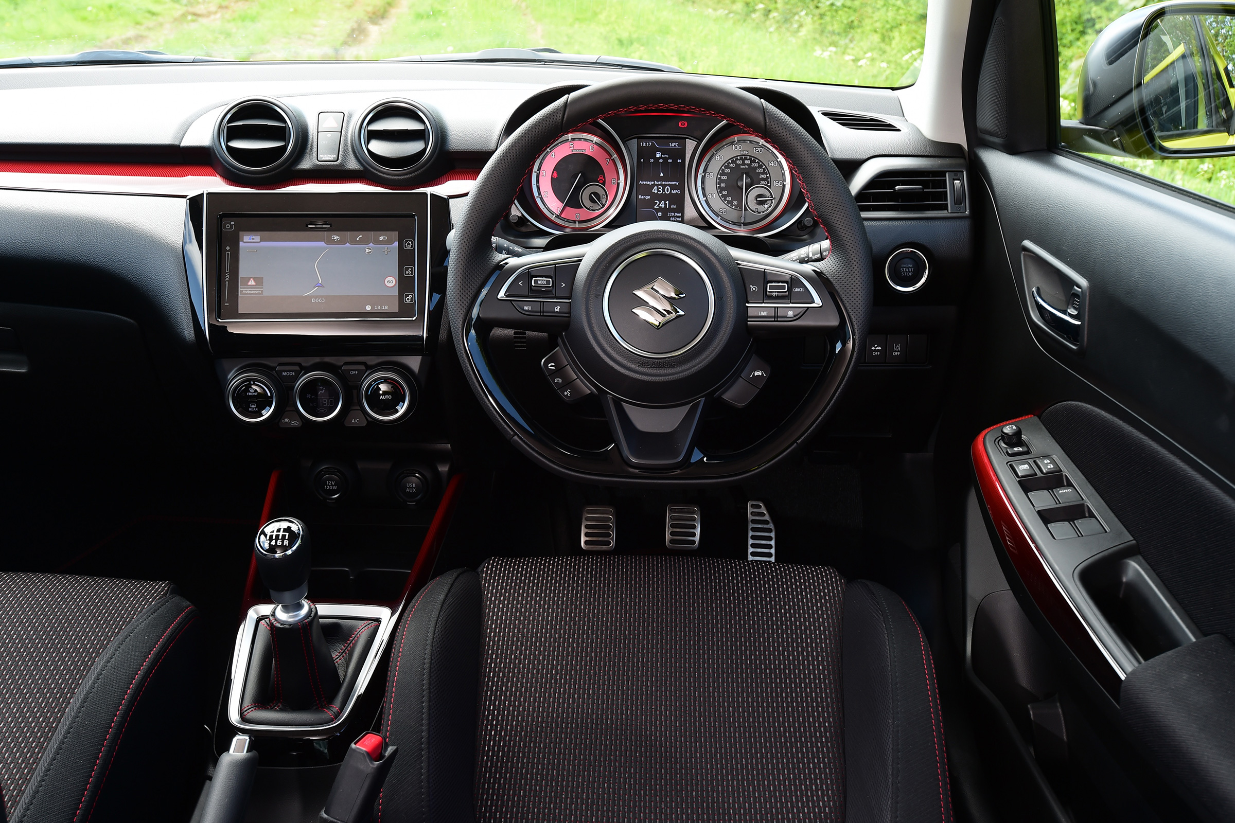 Suzuki Swift Sport - interior