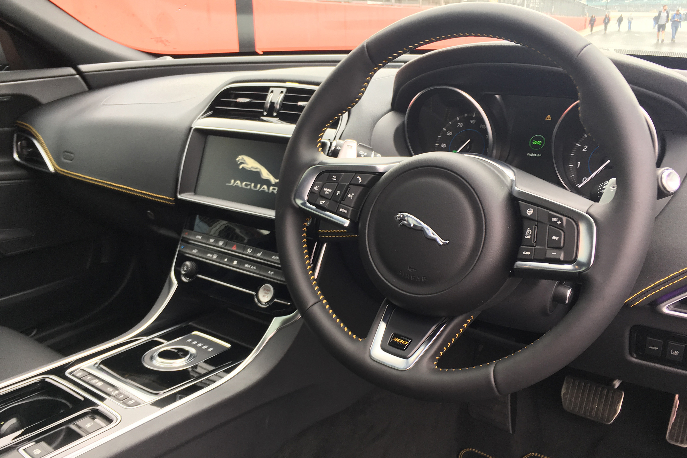 Jaguar XE 300 Sport - interior