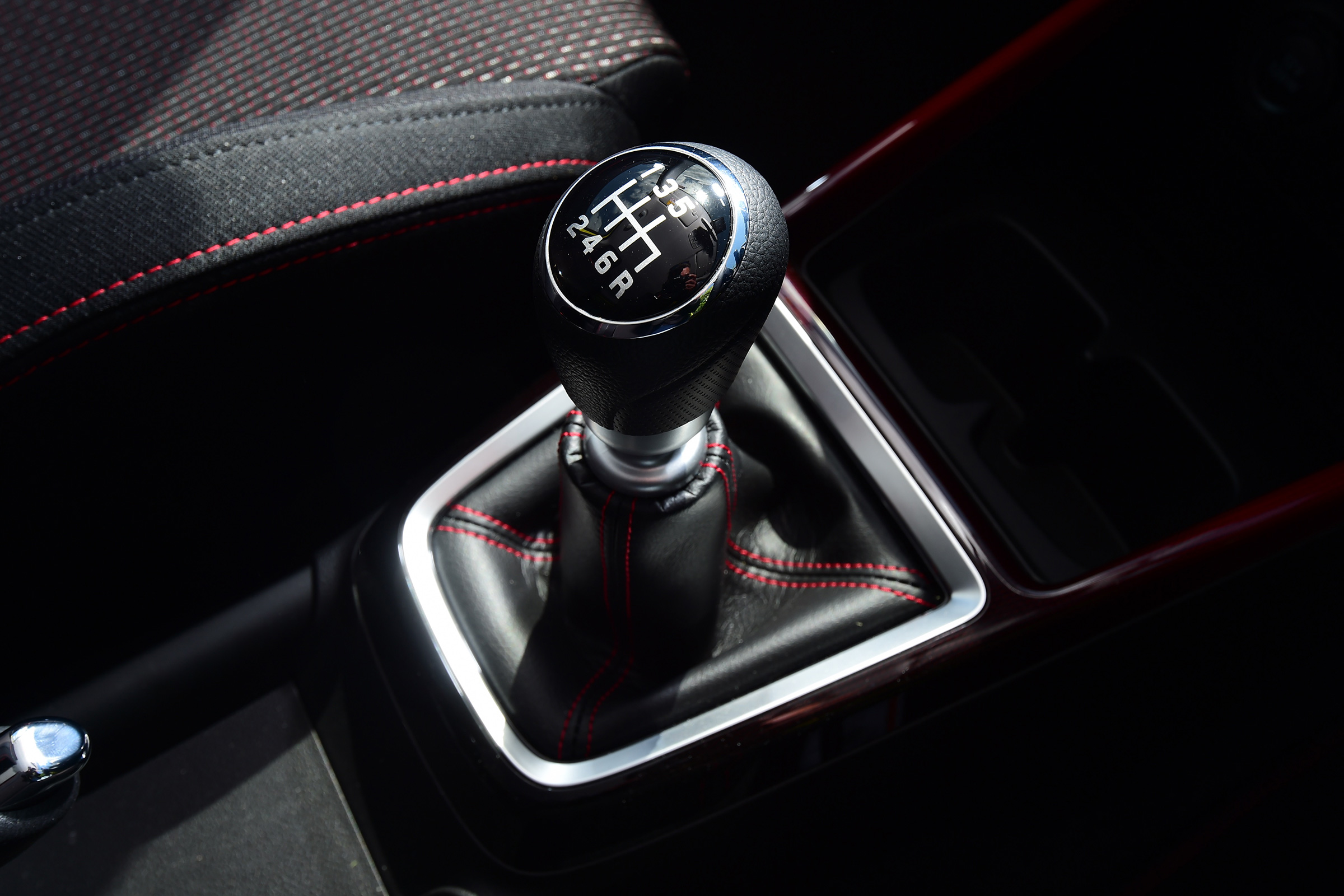 Suzuki Swift Sport - gear lever