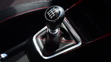 Suzuki Swift Sport - gear lever