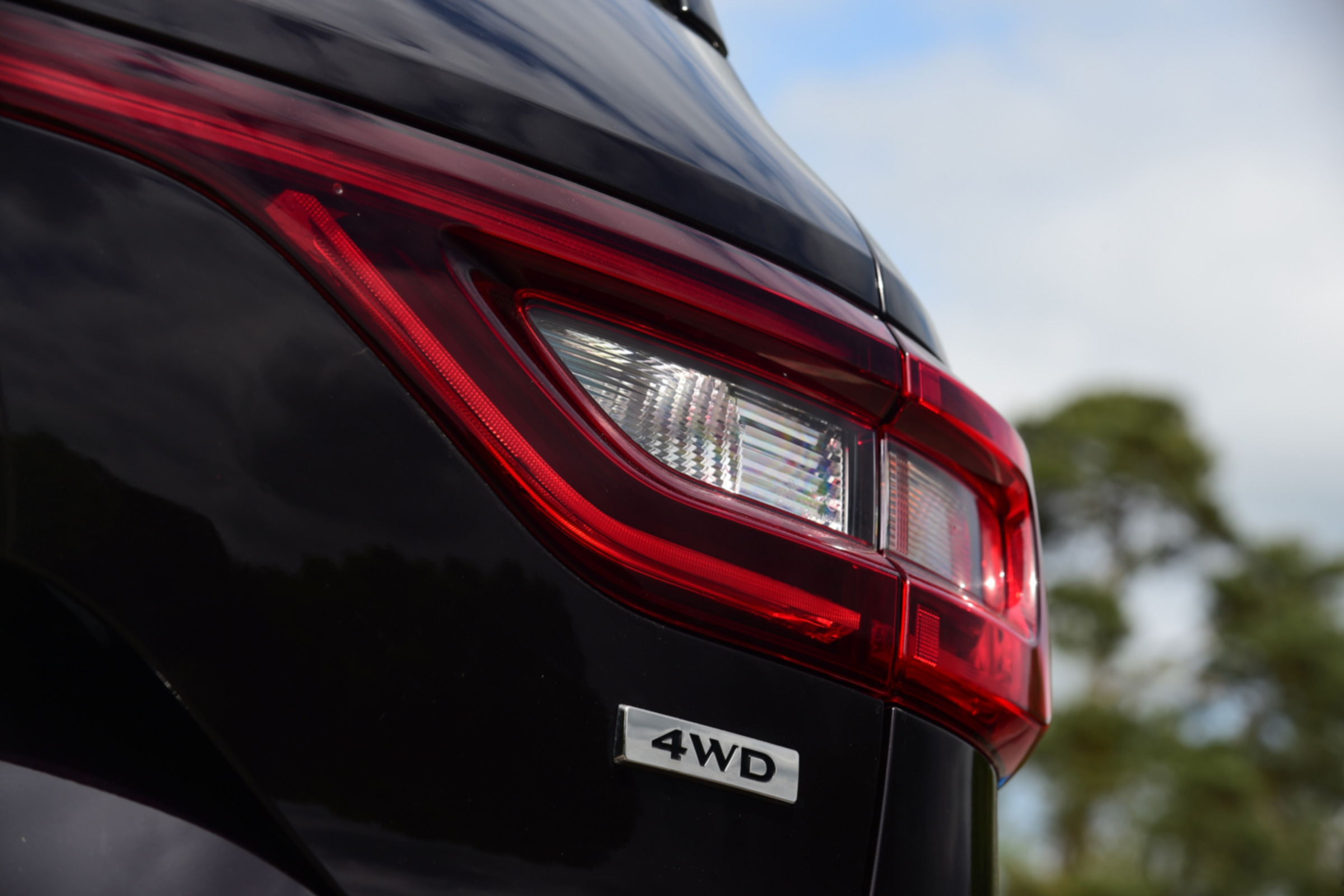 Renault Koleos Initiale Paris taillight