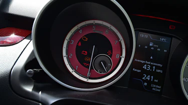 Suzuki Swift Sport - speedo