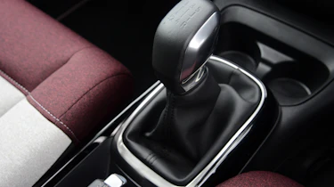 Citroen C4 Cactus - gear lever