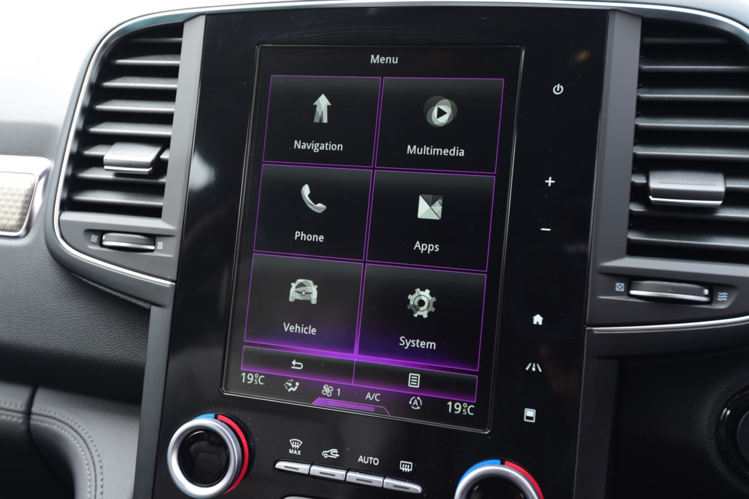 Renault Koleos Initiale Paris central screen